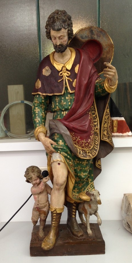 Het aloude beeld van Sint Rochus, na de restauratie in 2017 | Sint-Anna-ten-Drieenkerk, Antwerpen Linkeroever