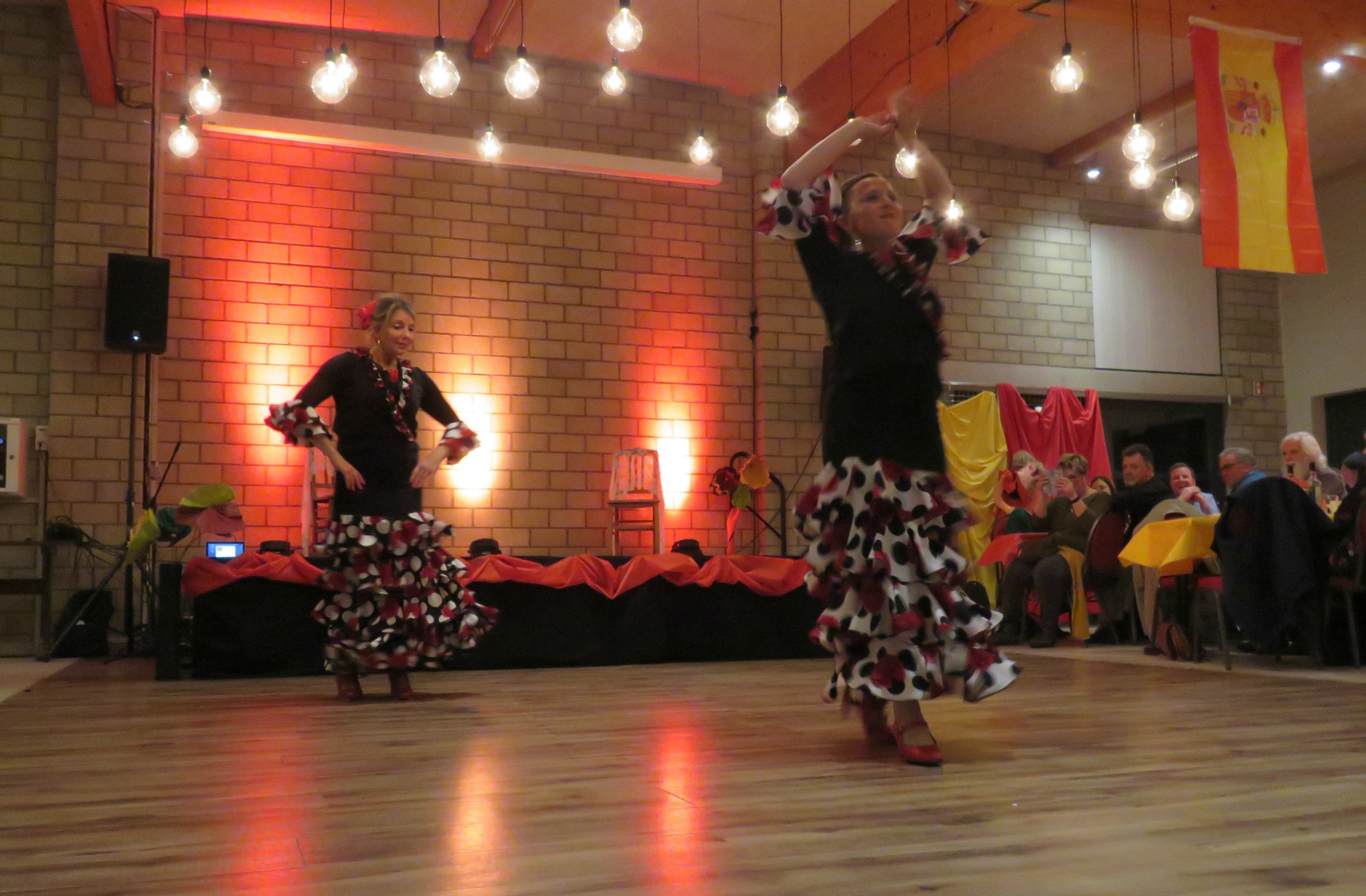 Een swingend flamenco-optreden van La Mariposa tijdens de Spaanse avond