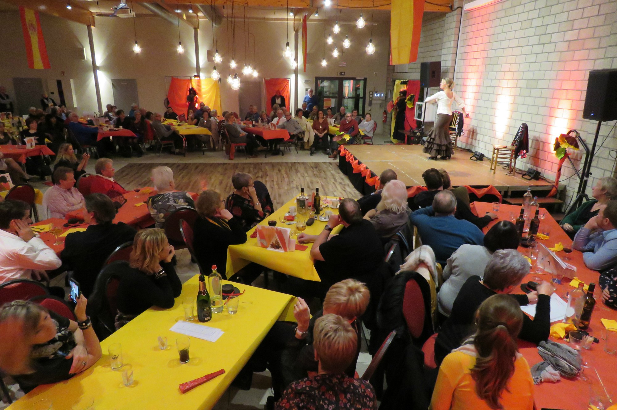 Een swingend flamenco-optreden van La Mariposa tijdens de Spaanse avond