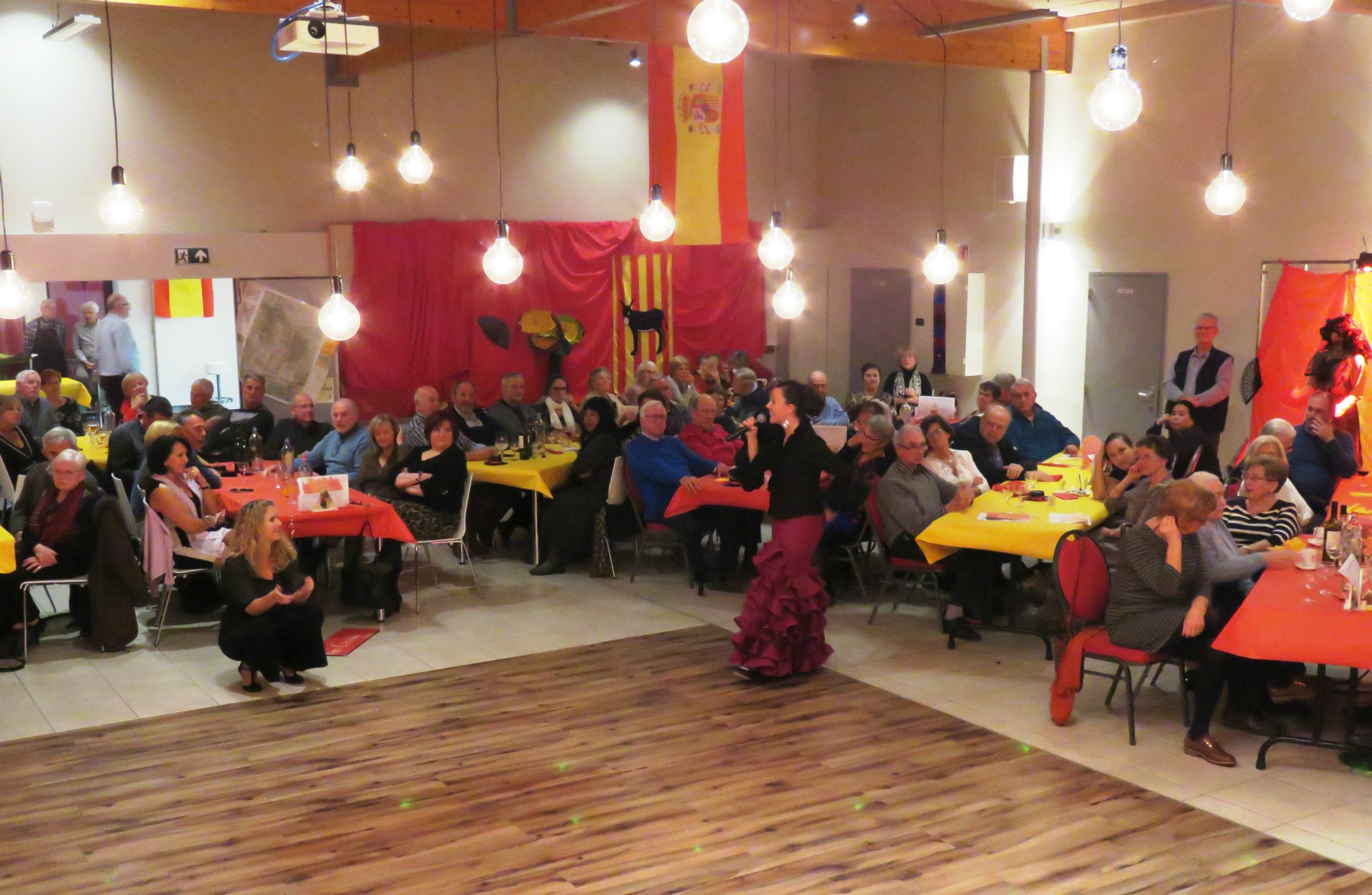 Een swingend flamenco-optreden van La Mariposa tijdens de Spaanse avond