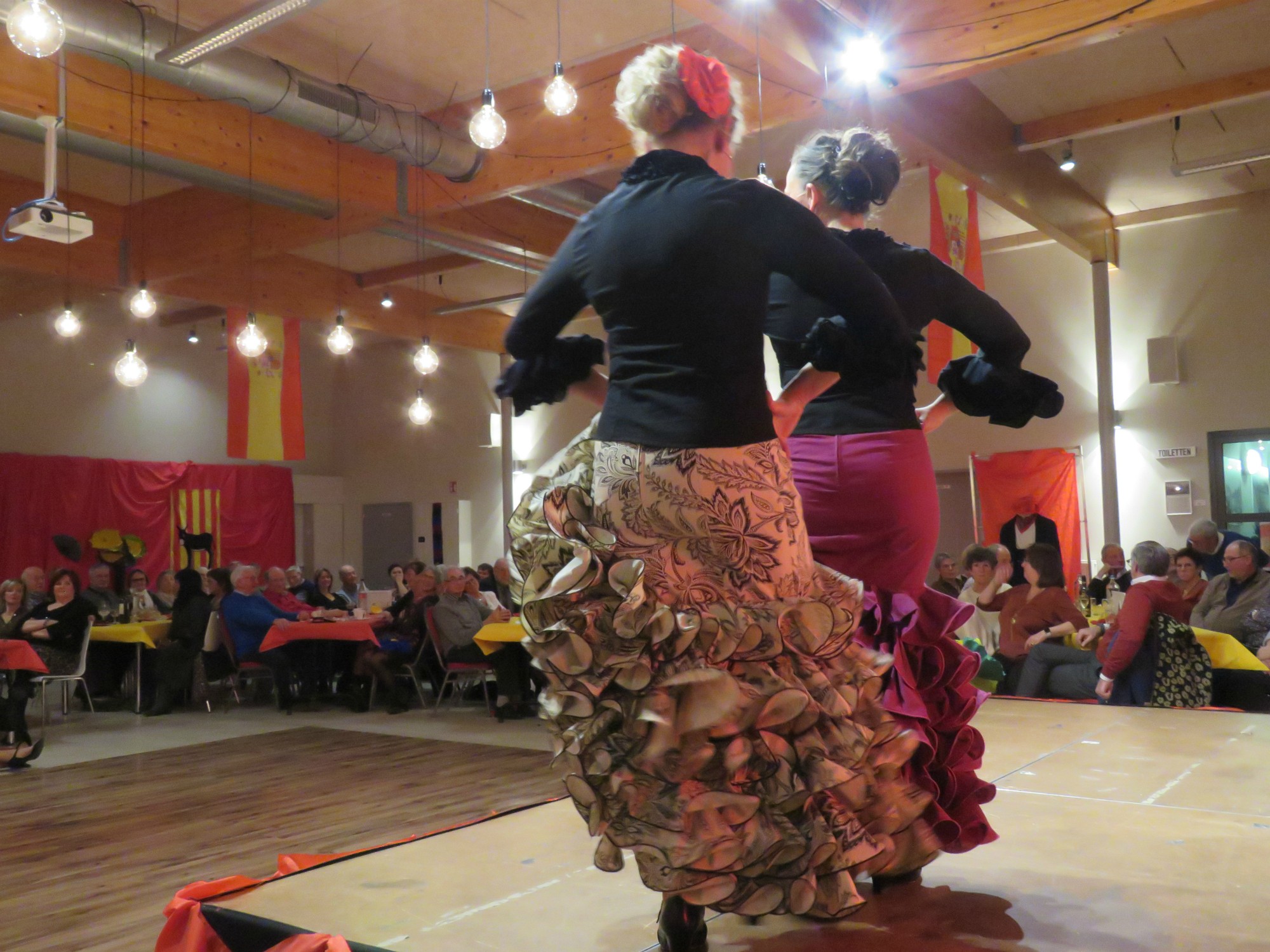 Een swingend flamenco-optreden van La Mariposa tijdens de Spaanse avond