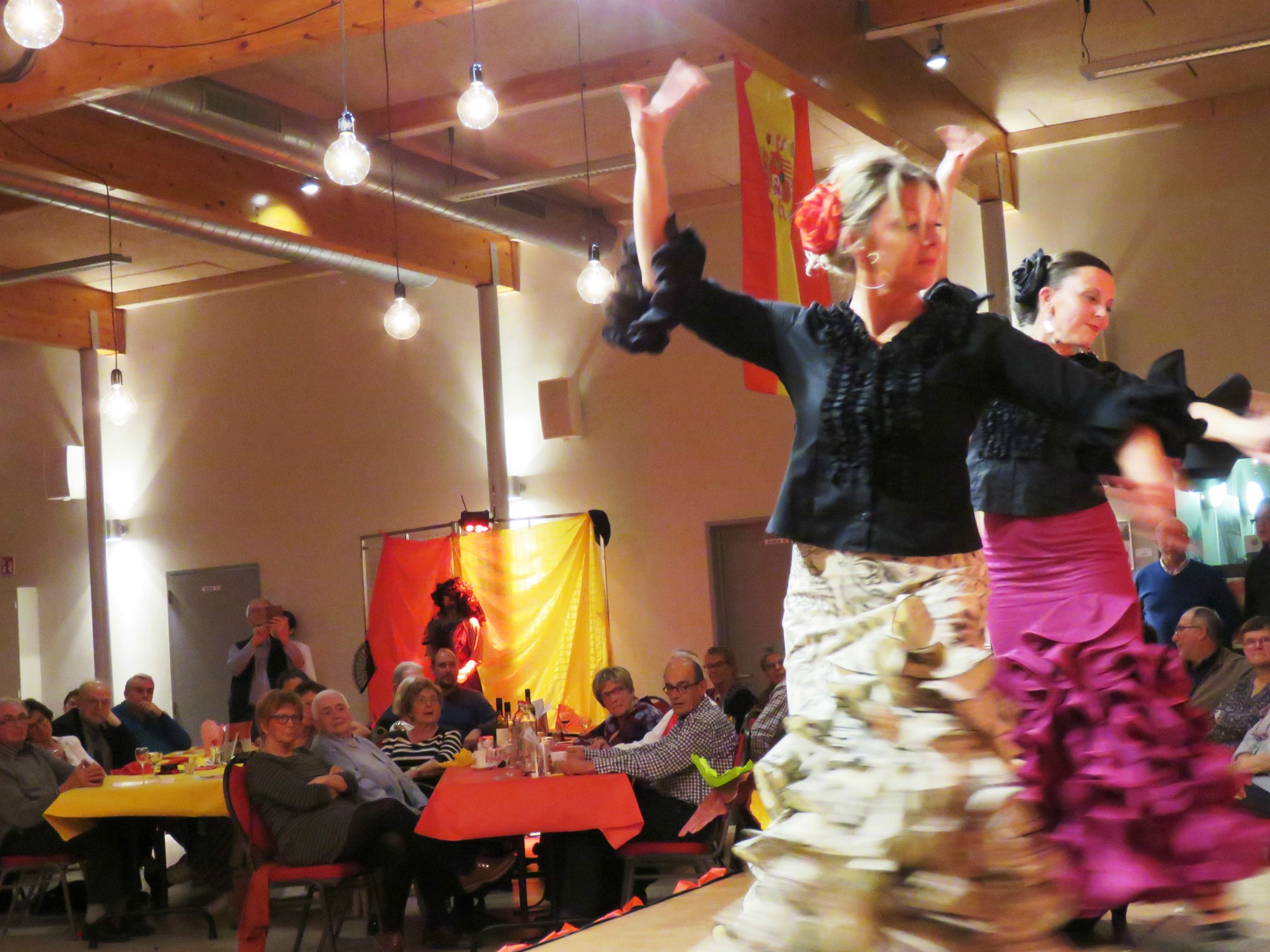 Een swingend flamenco-optreden van La Mariposa tijdens de Spaanse avond