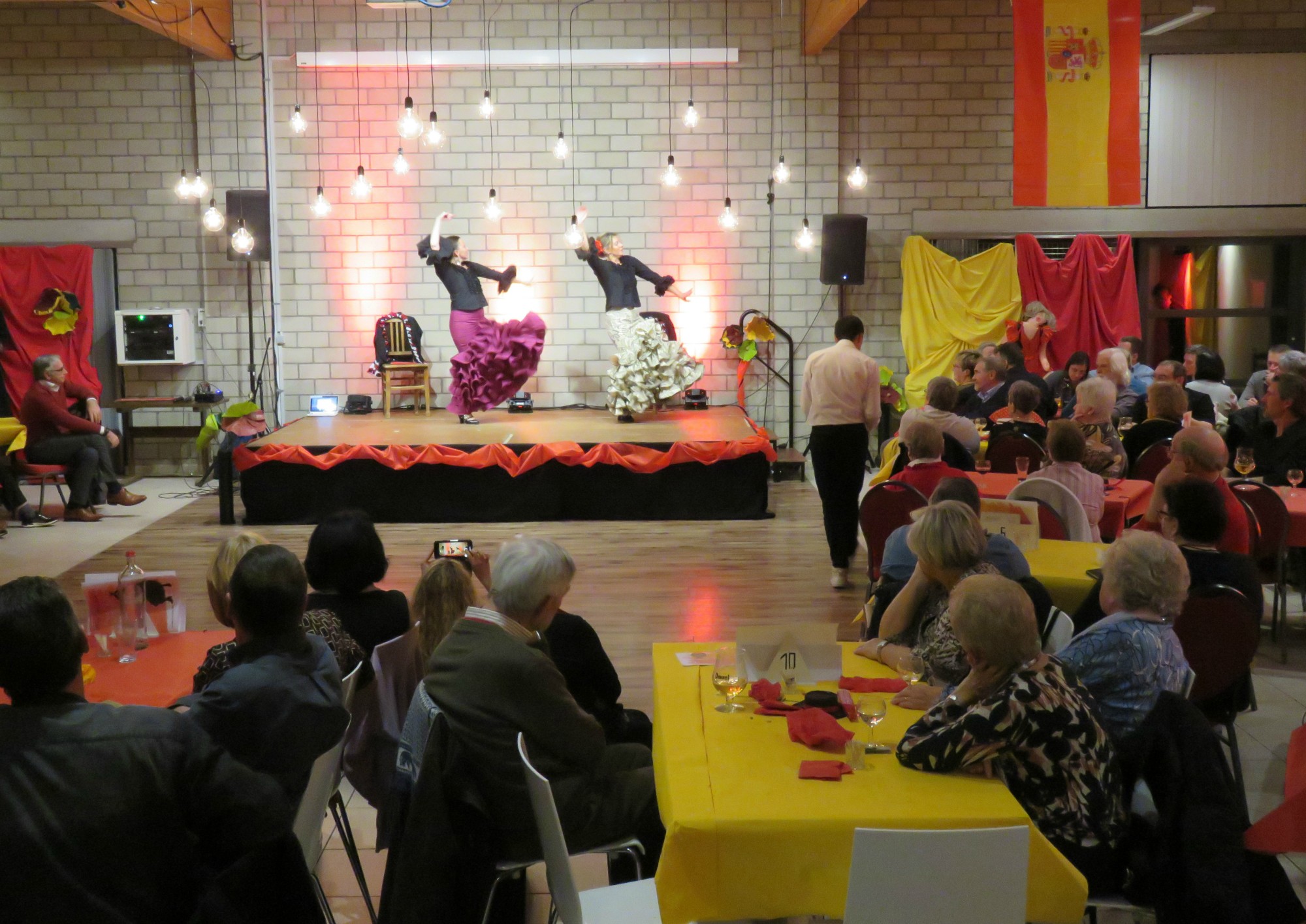 Een swingend flamenco-optreden van La Mariposa tijdens de Spaanse avond