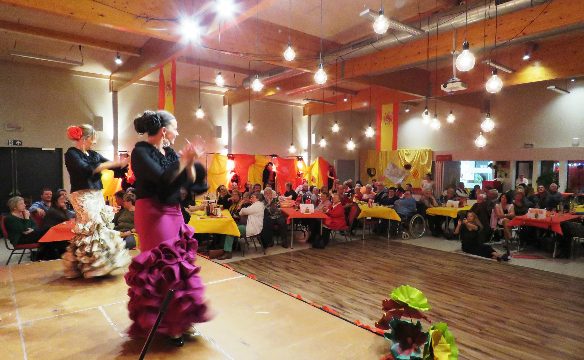 Een swingend flamenco-optreden van La Mariposa tijdens de Spaanse avond