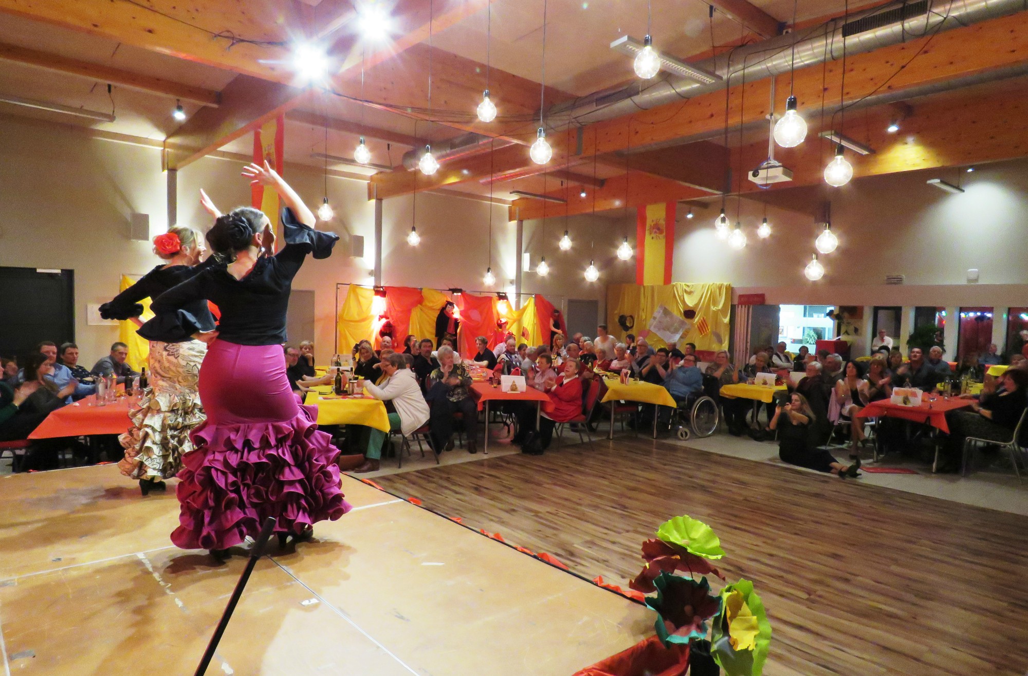 Een swingend flamenco-optreden van La Mariposa tijdens de Spaanse avond