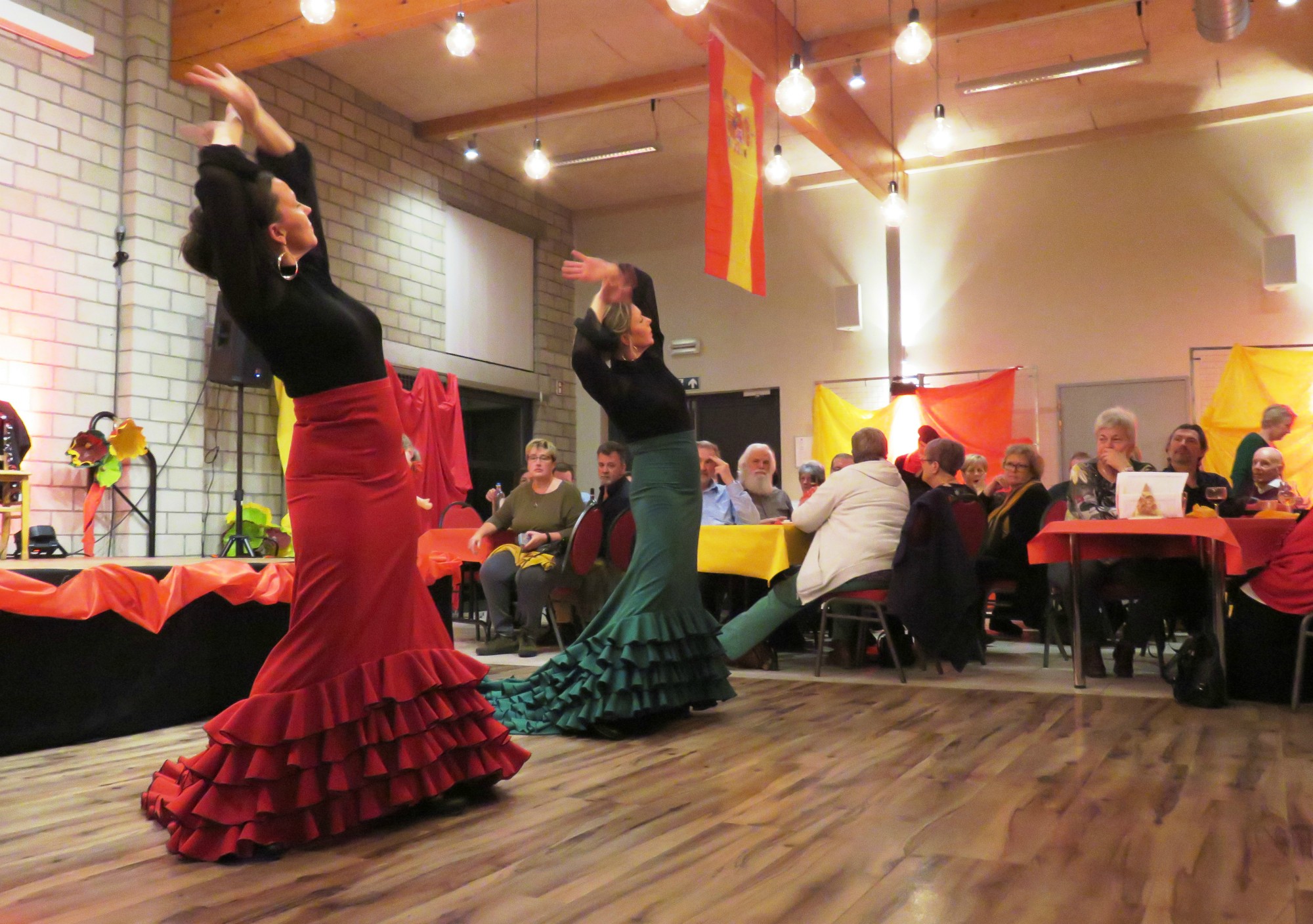 Een swingend flamenco-optreden van La Mariposa tijdens de Spaanse avond