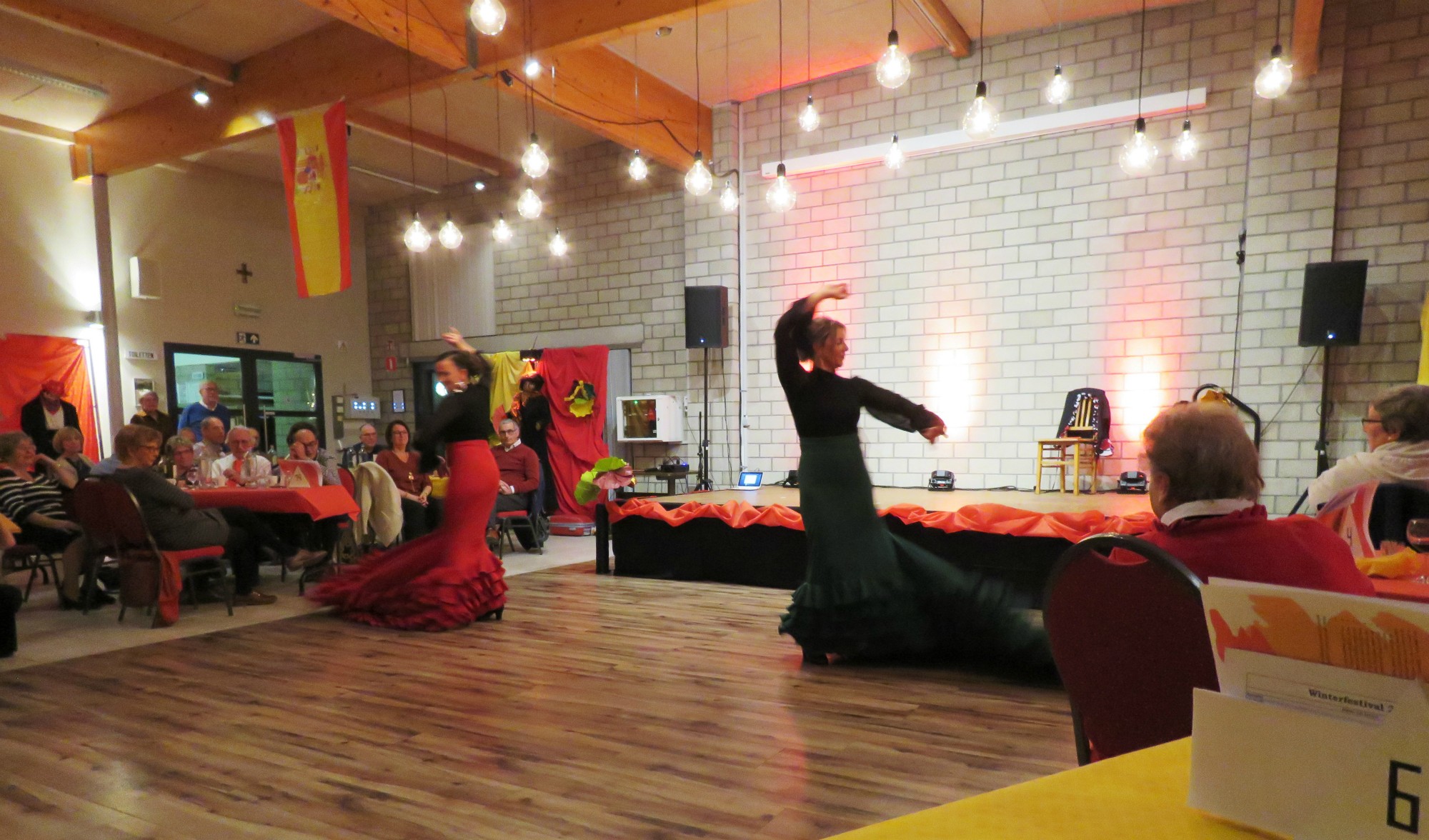 Een swingend flamenco-optreden van La Mariposa tijdens de Spaanse avond
