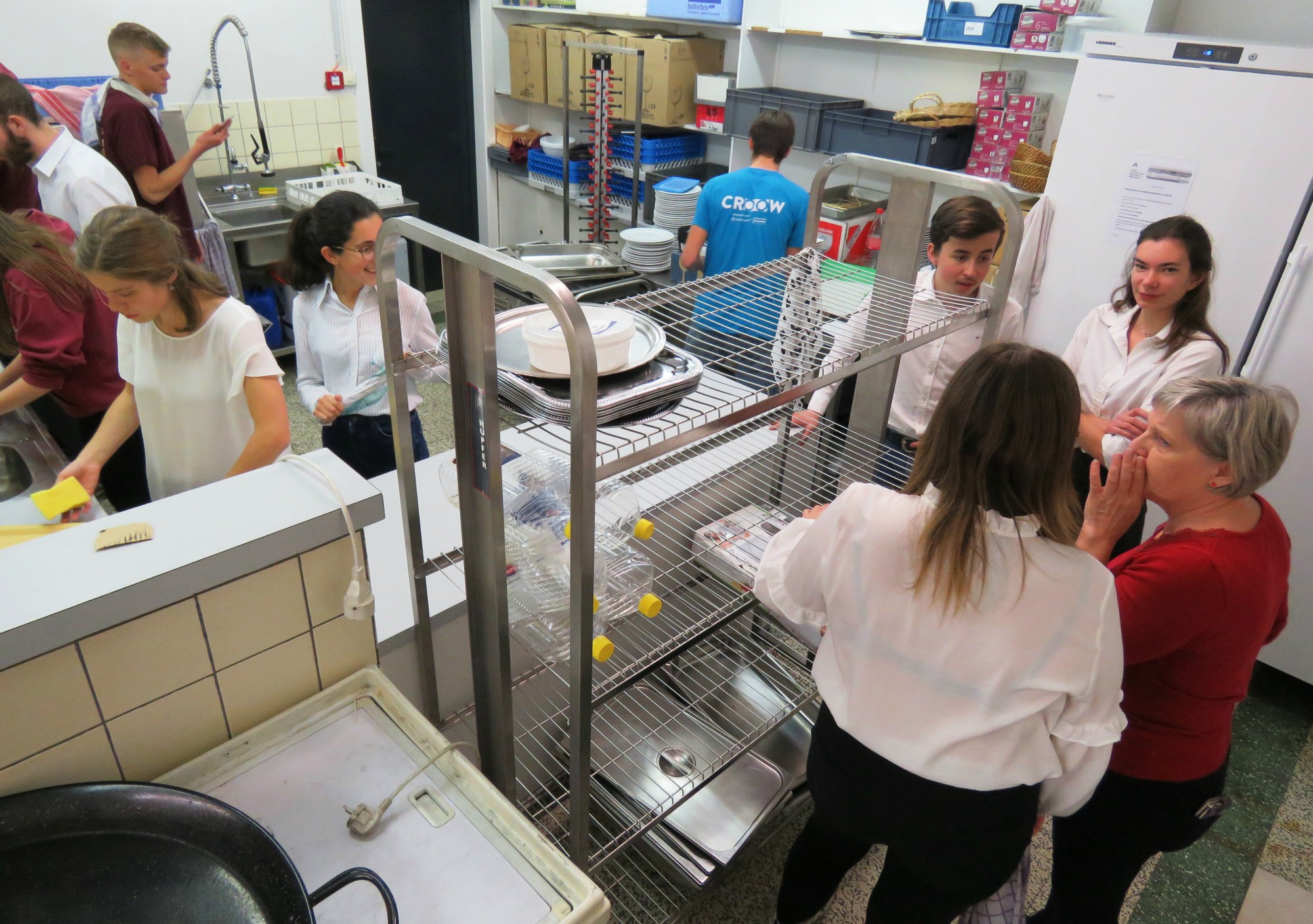 Ondertussen doet de PlePlo in de keuken de hele afwas