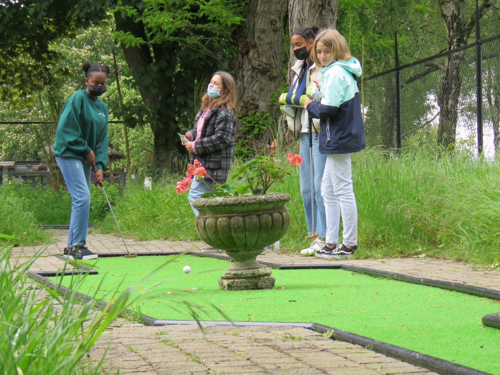 Eerste gezamenlijke activiteit vormelingen 2021 | Zoektocht en minigolf