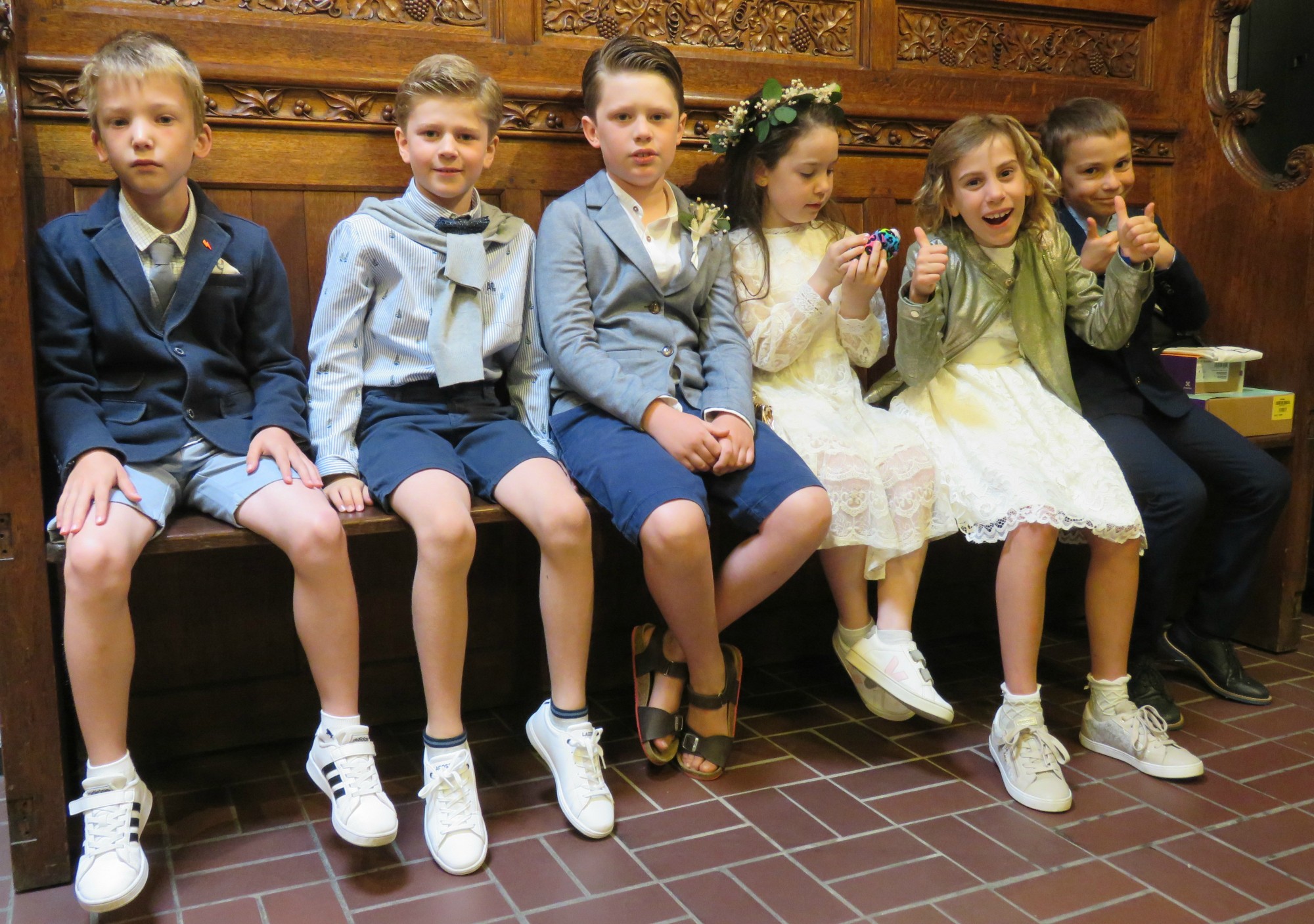 Eerste communie 2021 van de communicanten 2020 | Viering van 11.30 uur in de Sint-Anna-ten-Drieënkerk, Antwerpen Linkeroever