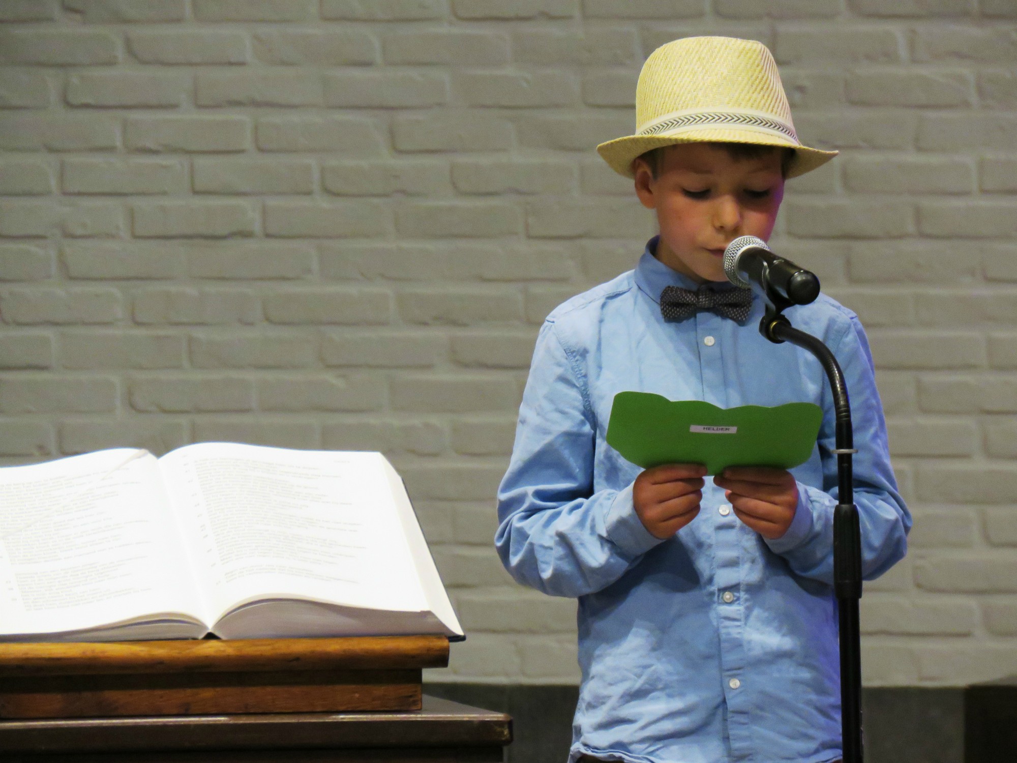 Eerste communie 2021 van de communicanten 2020 | Viering van 11.30 uur in de Sint-Anna-ten-Drieënkerk, Antwerpen Linkeroever