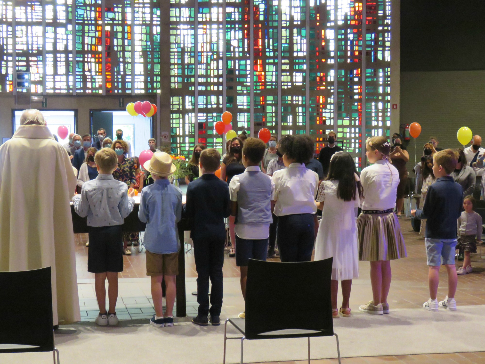 Eerste communie 2021 van de communicanten 2020 | Viering van 11.30 uur in de Sint-Anna-ten-Drieënkerk, Antwerpen Linkeroever