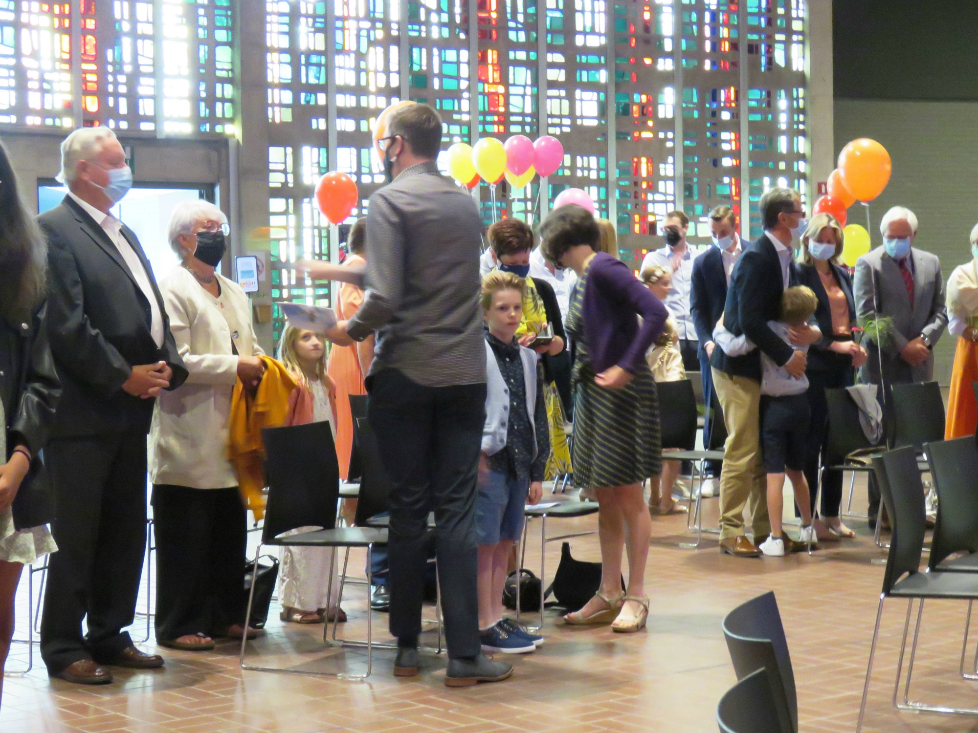 Eerste communie 2021 van de communicanten 2020 | Viering van 11.30 uur in de Sint-Anna-ten-Drieënkerk, Antwerpen Linkeroever