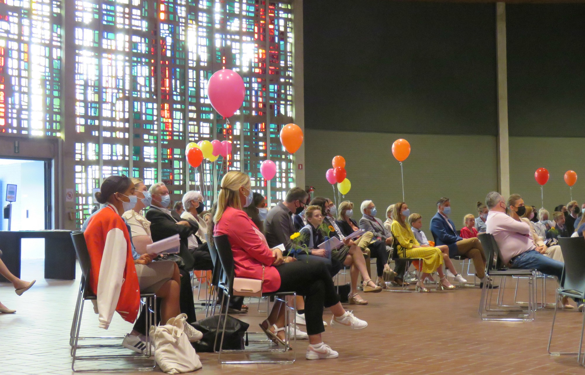 Eerste communie 2021 van de communicanten 2020 | Viering van 11.30 uur in de Sint-Anna-ten-Drieënkerk, Antwerpen Linkeroever