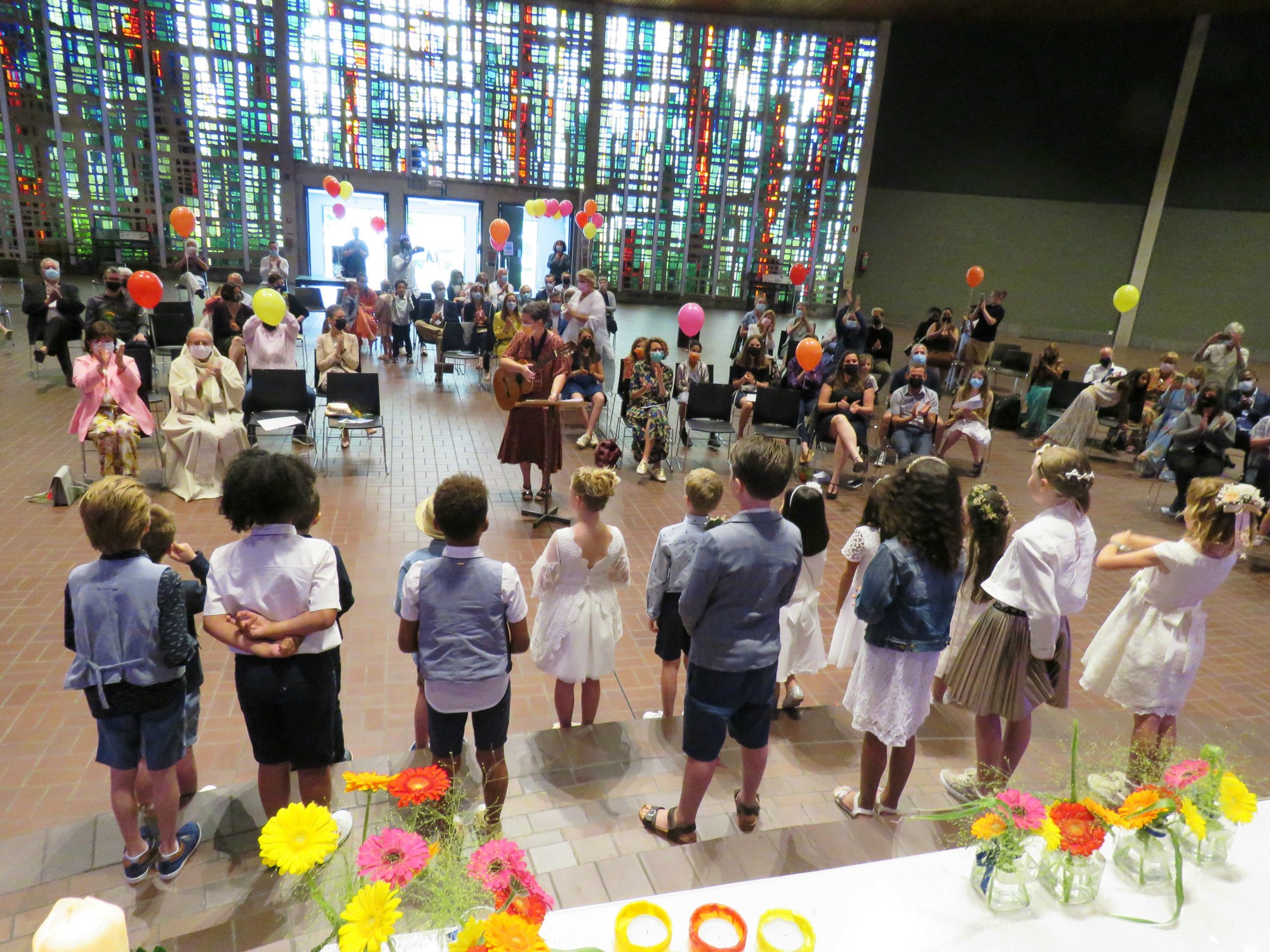 Eerste communie 2021 van de communicanten 2020 | Viering van 11.30 uur in de Sint-Anna-ten-Drieënkerk, Antwerpen Linkeroever