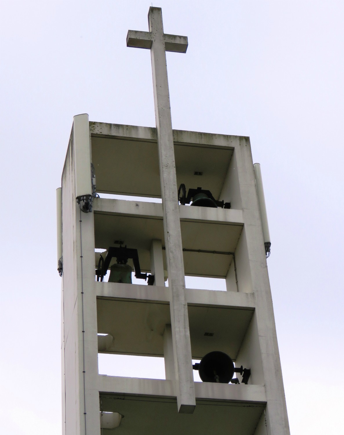 Eerste communie 2021 van de communicanten 2020 | Viering van 11.30 uur in de Sint-Anna-ten-Drieënkerk, Antwerpen Linkeroever