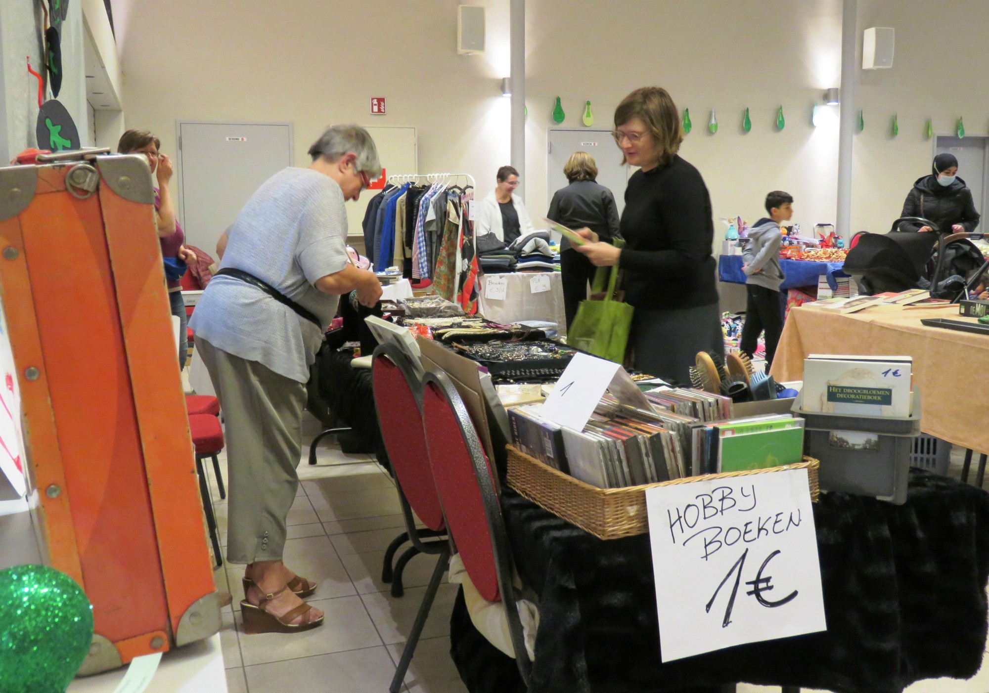 De rommelmarkt op zaterdag in het Sint-Anneke Centrum