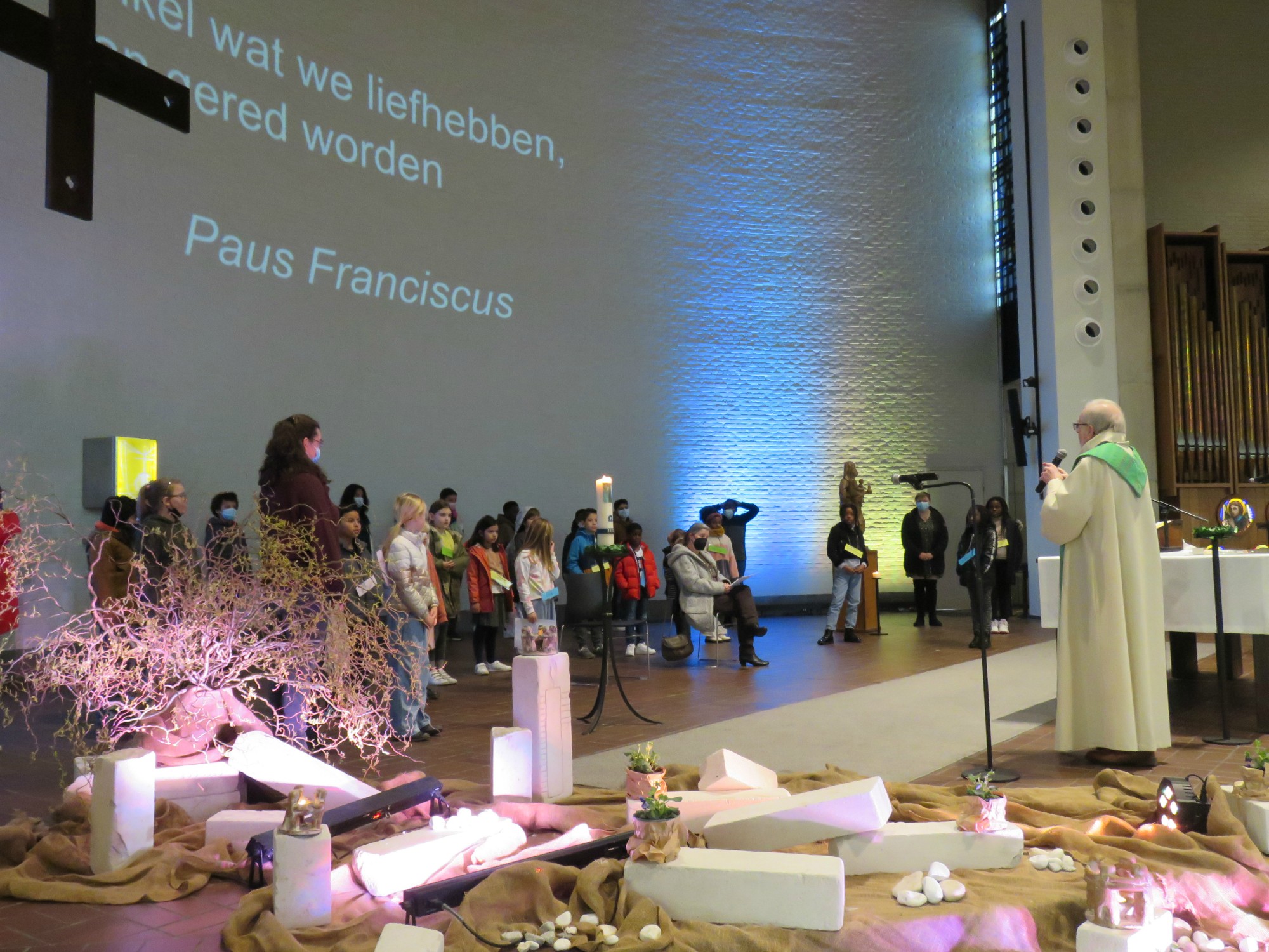 Woordje na de lezingen door priester Paul Scheelen