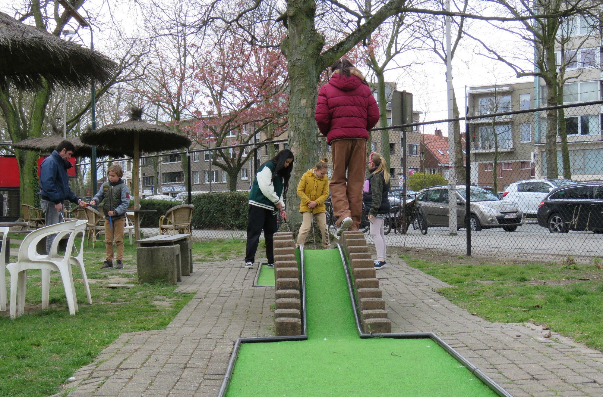 Een partijtje minigolf in Minigolf Beatrijs op Linkeroever