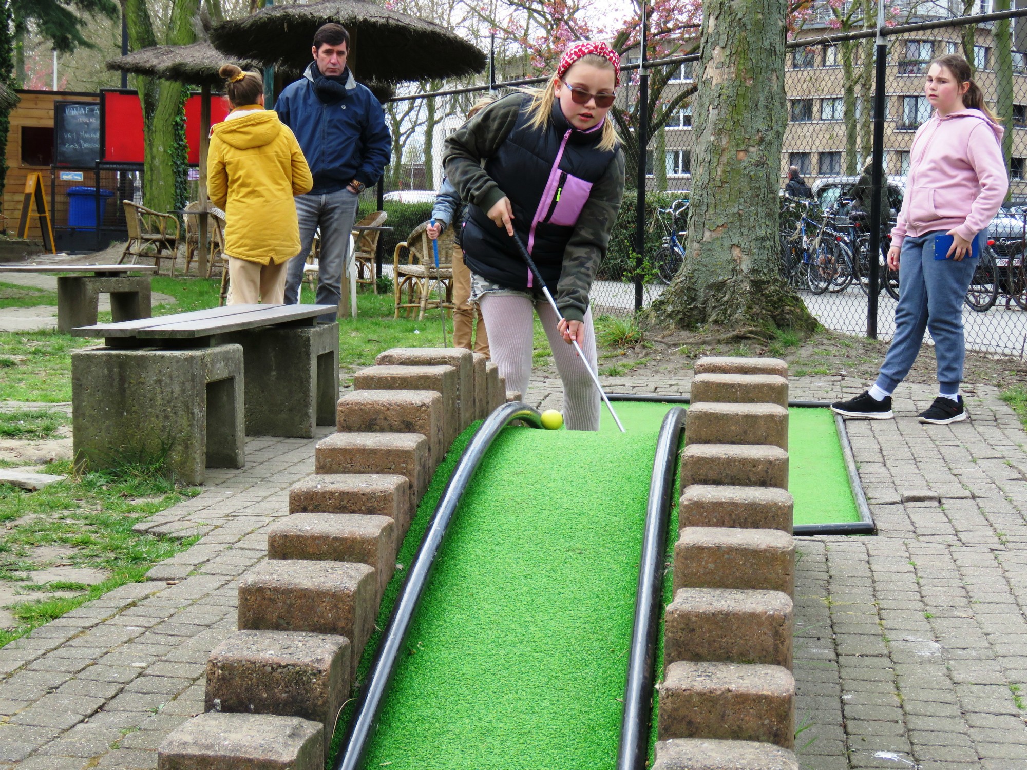 Een partijtje minigolf in Minigolf Beatrijs op Linkeroever