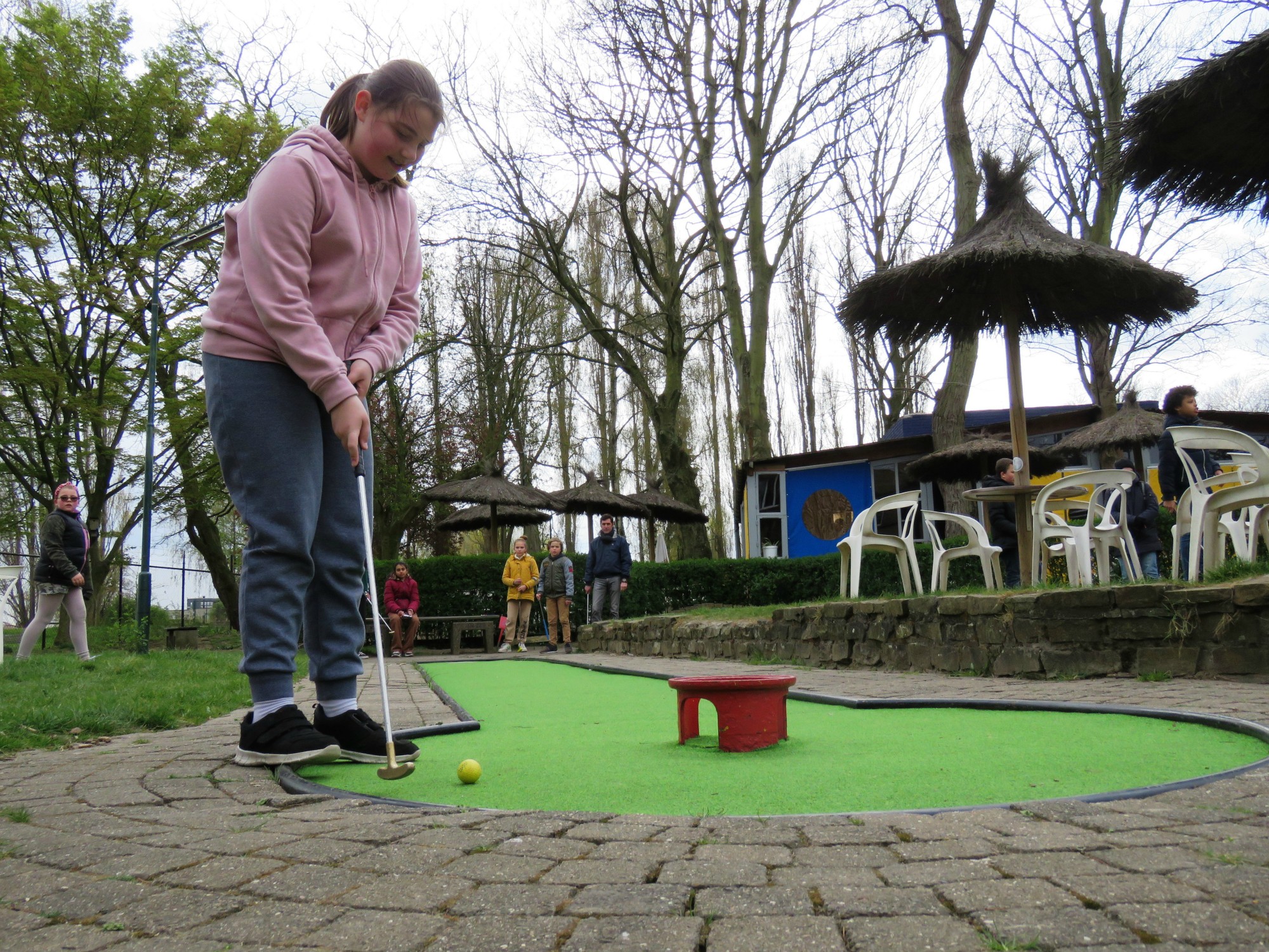 Een partijtje minigolf in Minigolf Beatrijs op Linkeroever