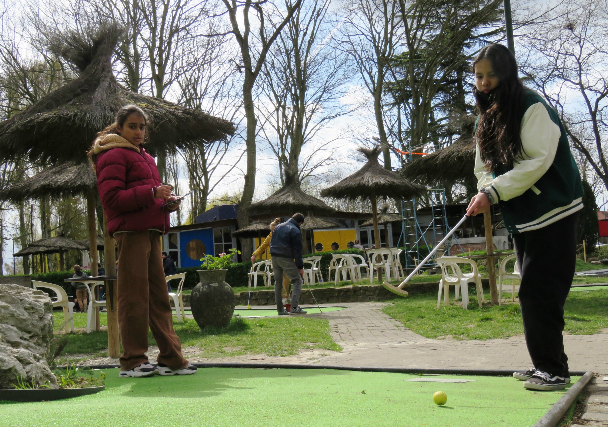Een partijtje minigolf in Minigolf Beatrijs op Linkeroever