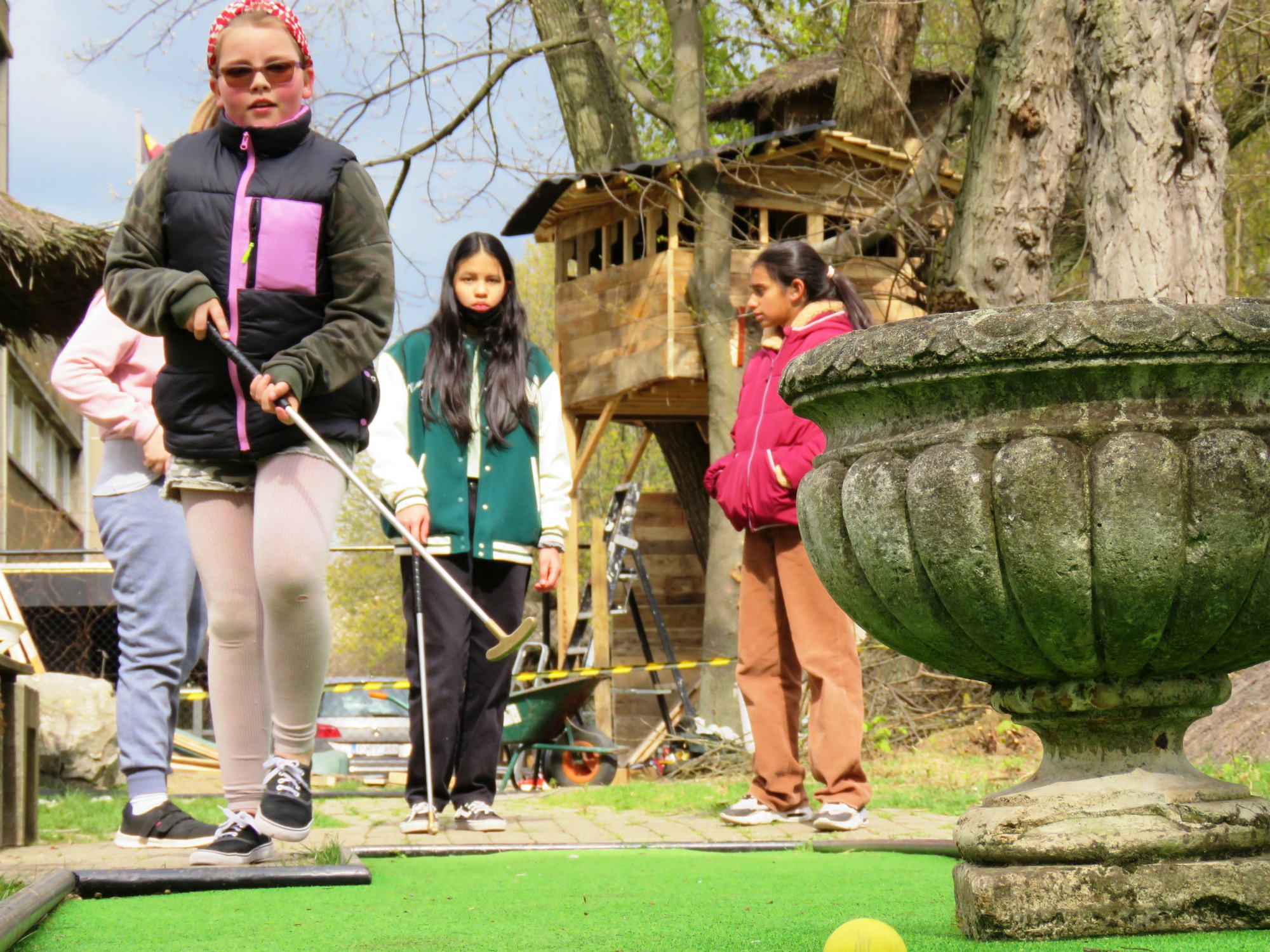 Een partijtje minigolf in Minigolf Beatrijs op Linkeroever