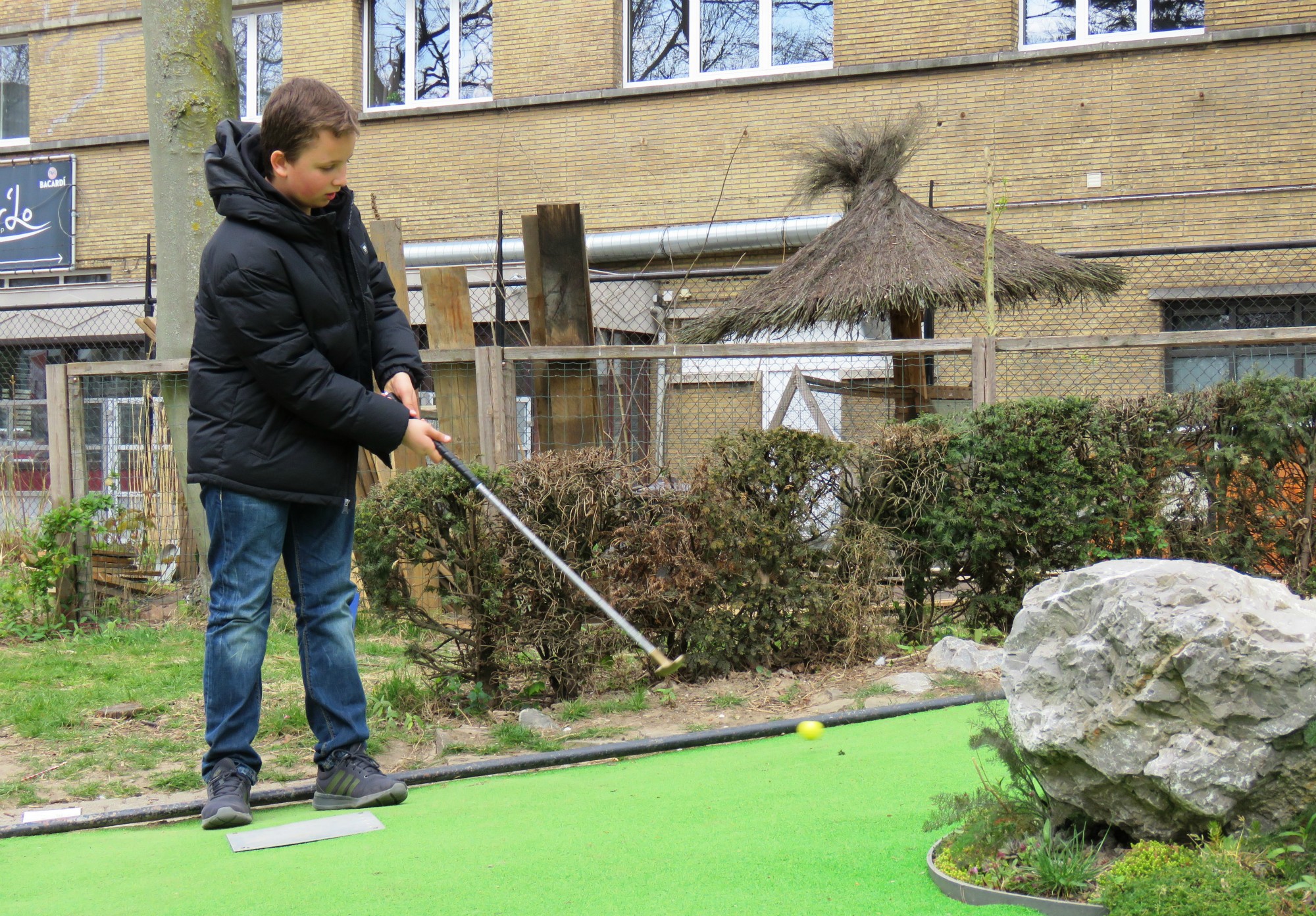 Een partijtje minigolf in Minigolf Beatrijs op Linkeroever