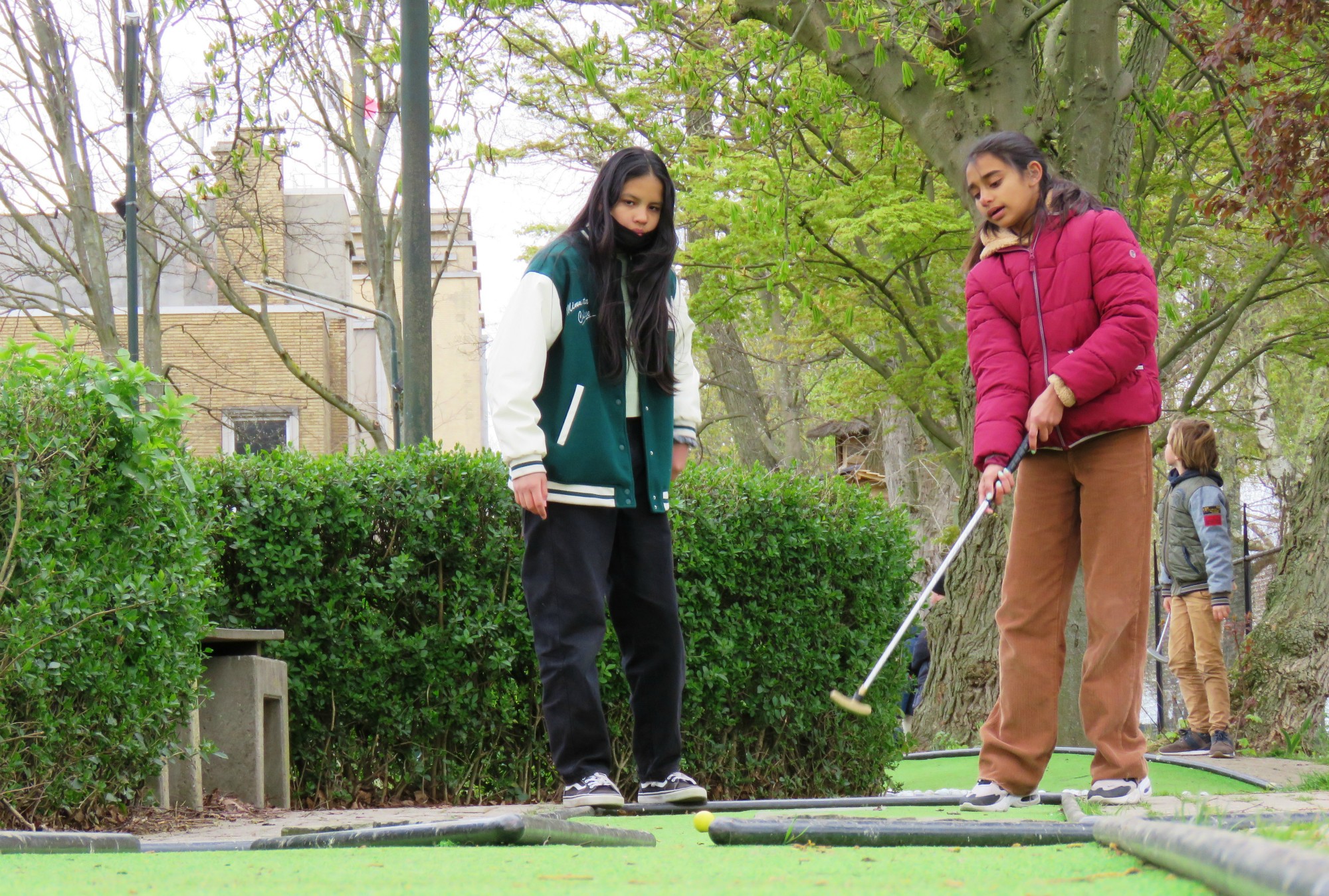 Een partijtje minigolf in Minigolf Beatrijs op Linkeroever