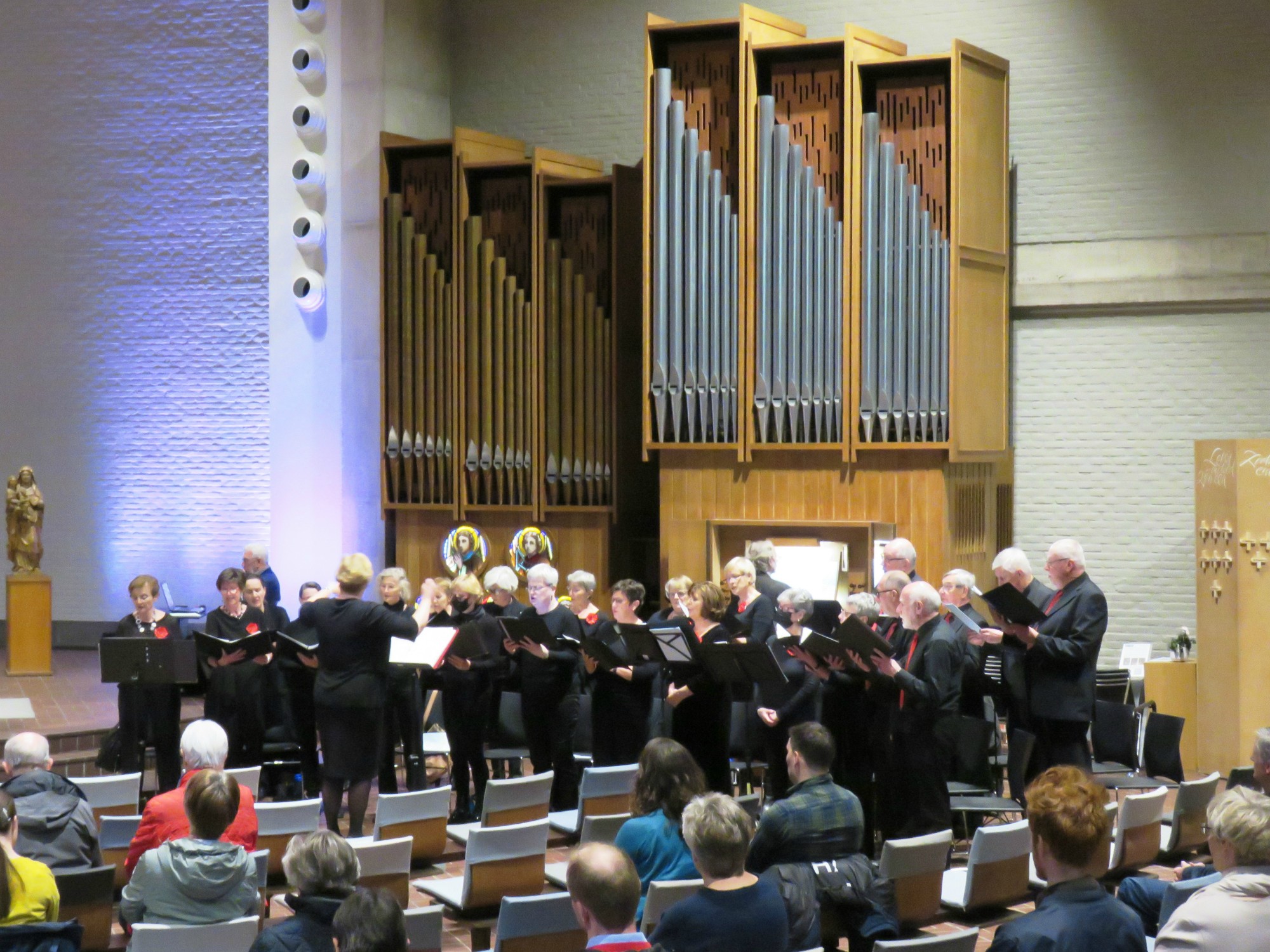 Het Sint-Annakoor o.l.v. Myriam Baert - Joannes Thuy aan het orgel