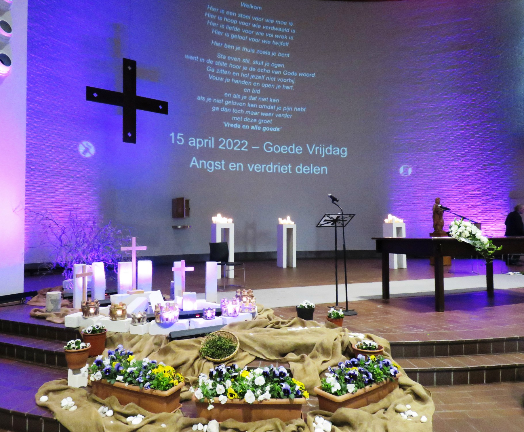 Een harteliijk welkom voor de viering van Goede Vrijdag | Sint-Anna-ten-Drieënparochie, Antwerpen Linkeroever
