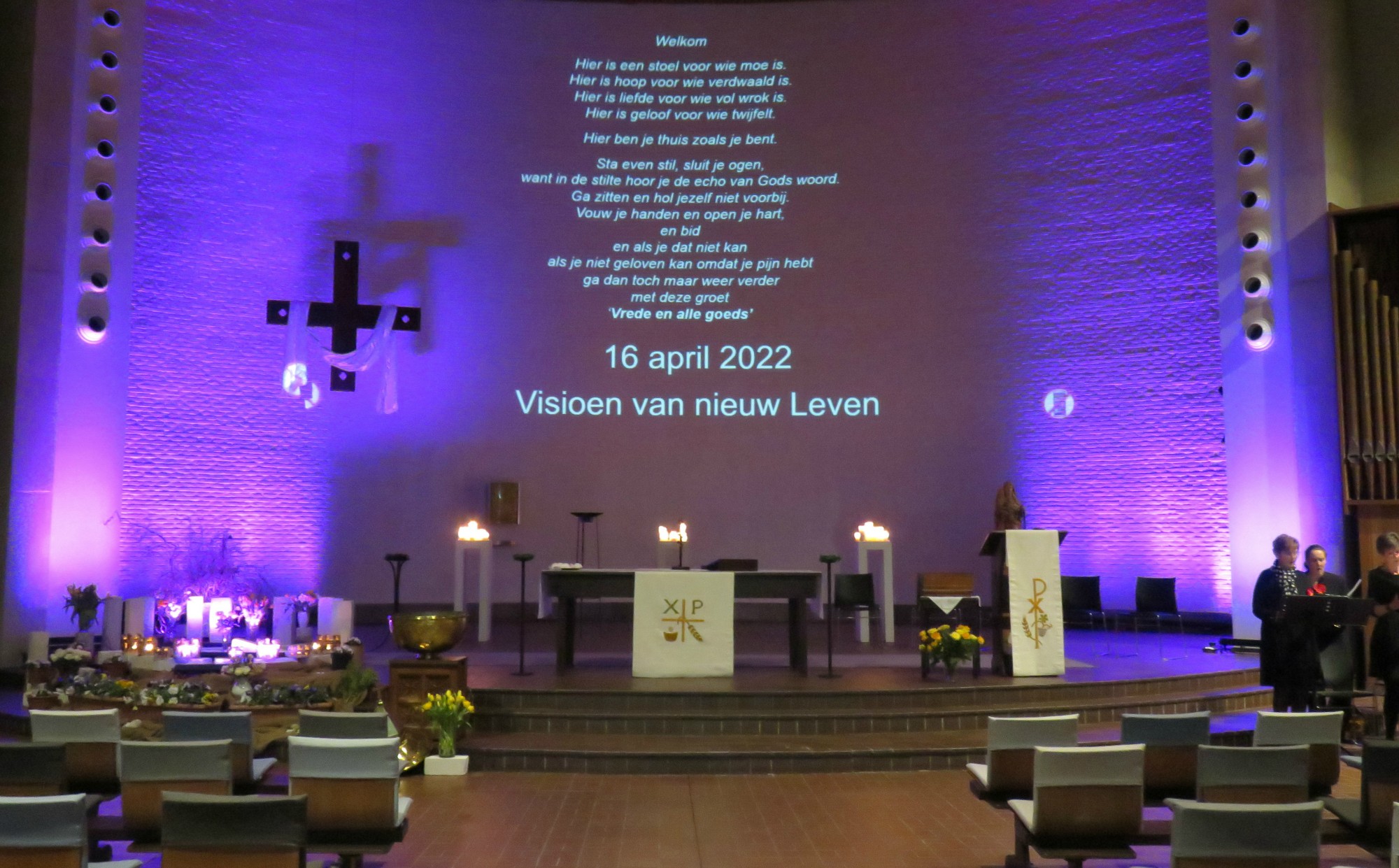 Paaswake - Sfeerbeeld van de kerk net voor de viering