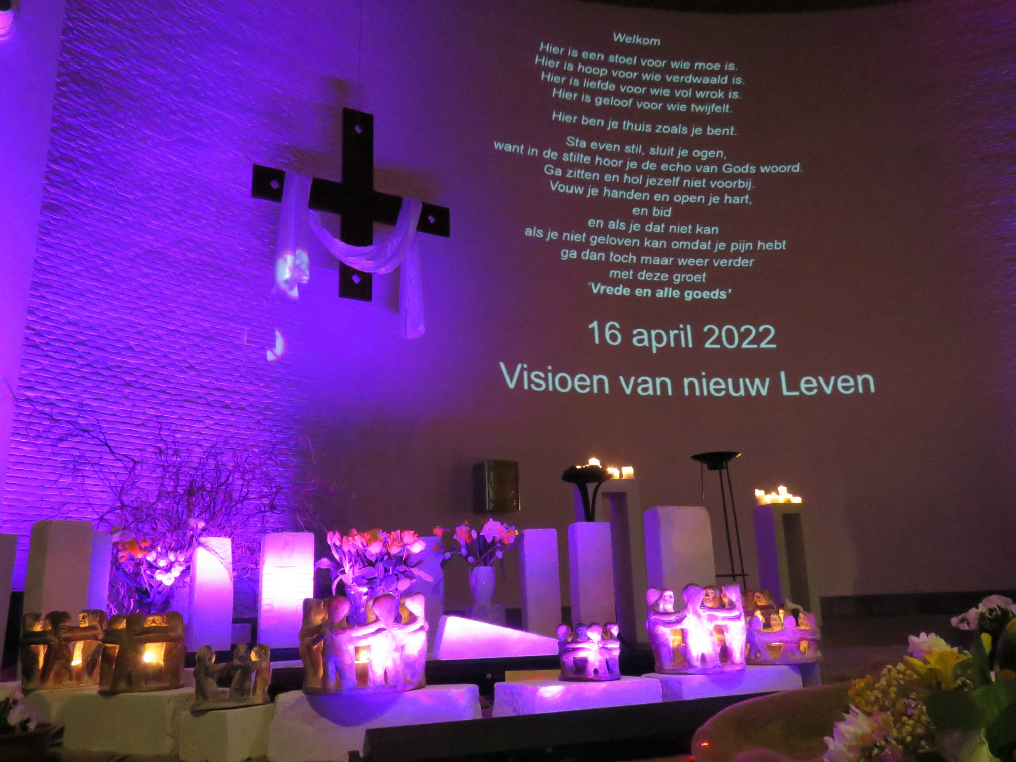 Paaswake - Sfeerbeeld van de kerk net voor de viering