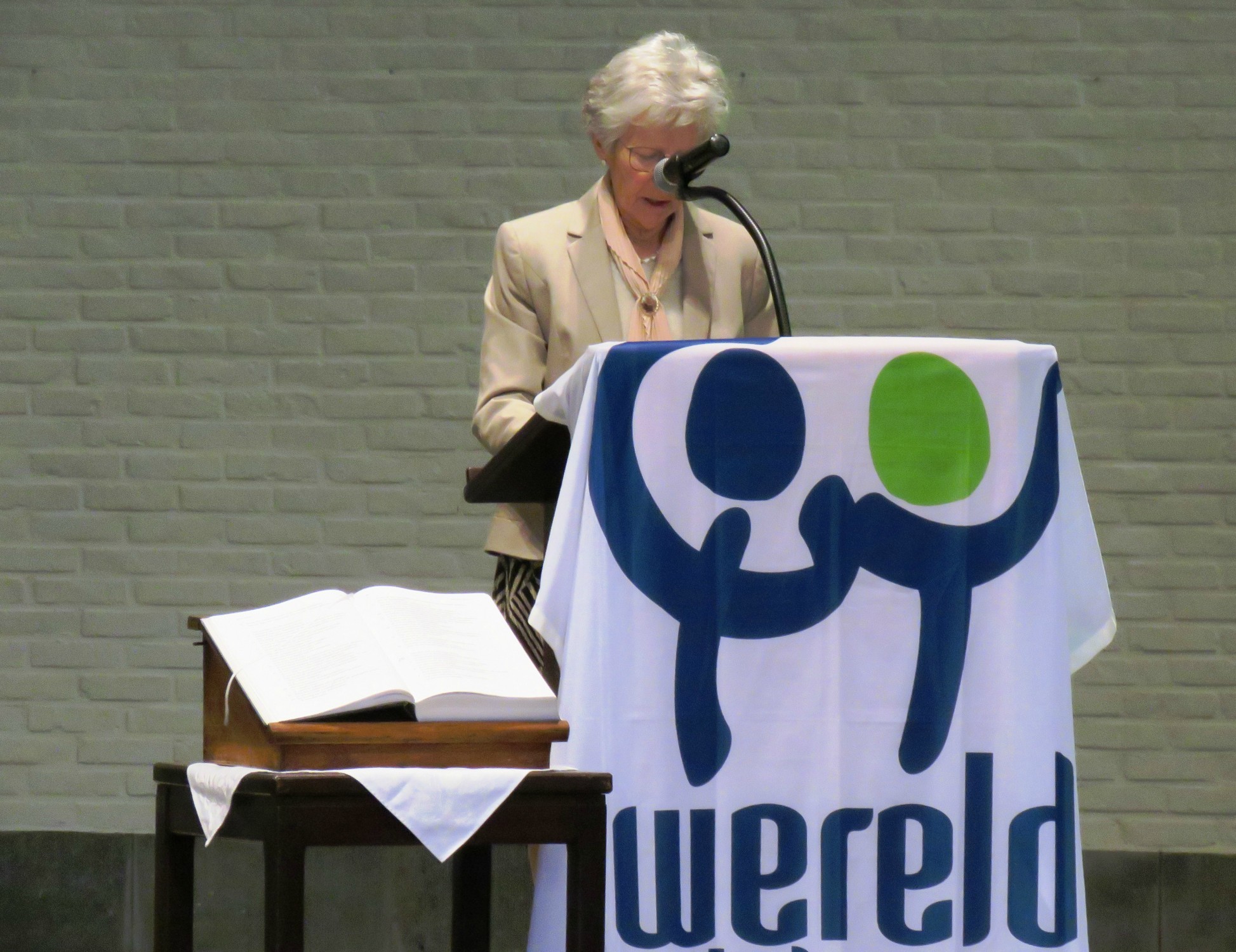 Viering Rerum Novarum - Receptie met deelmoment na de viering voor de Sint-Anna-ten-Drieënkerk, Antwerpen Linkeroever