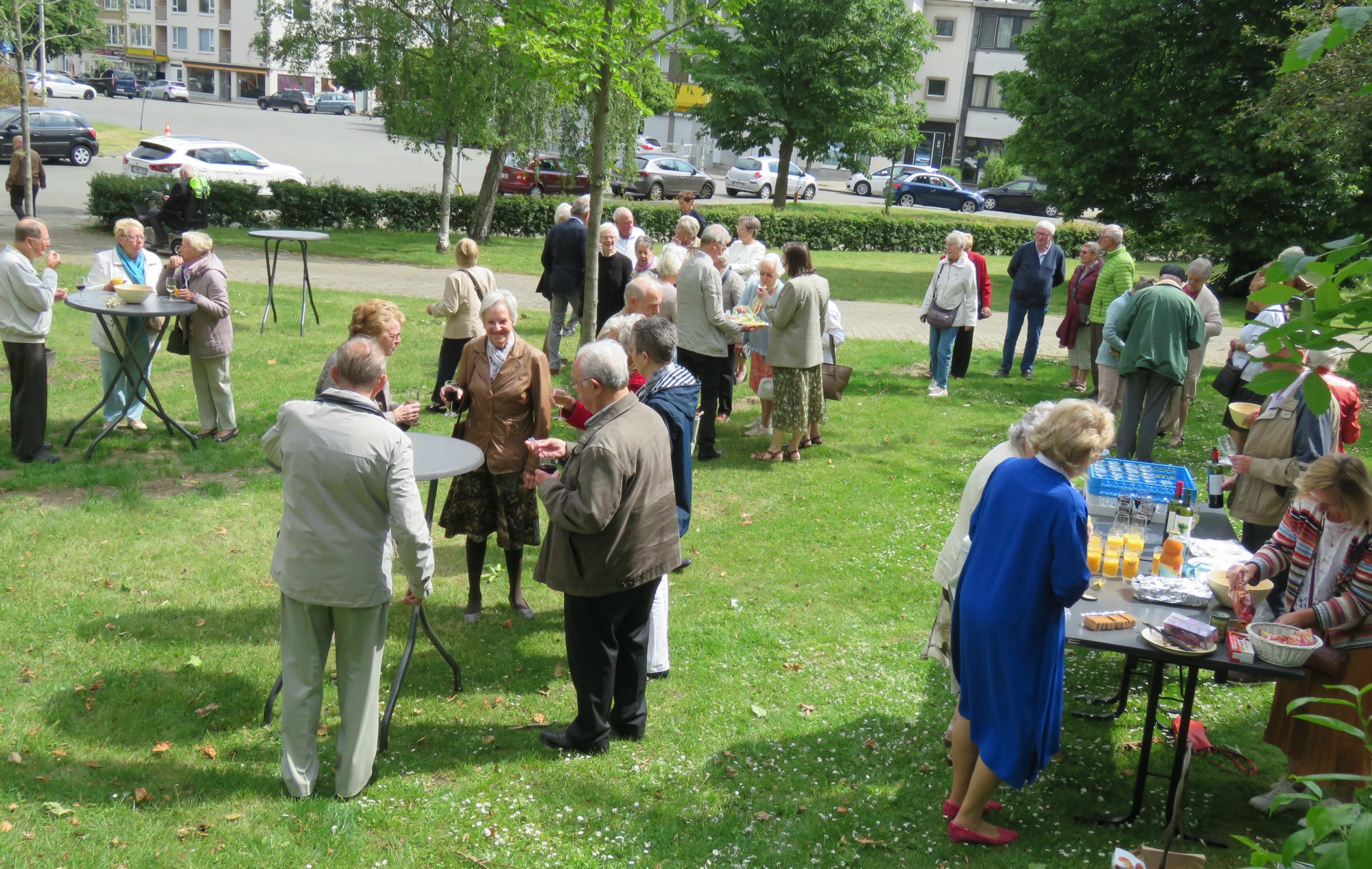 Viering Rerum Novarum - Receptie met deelmoment na de viering voor de Sint-Anna-ten-Drieënkerk, Antwerpen Linkeroever