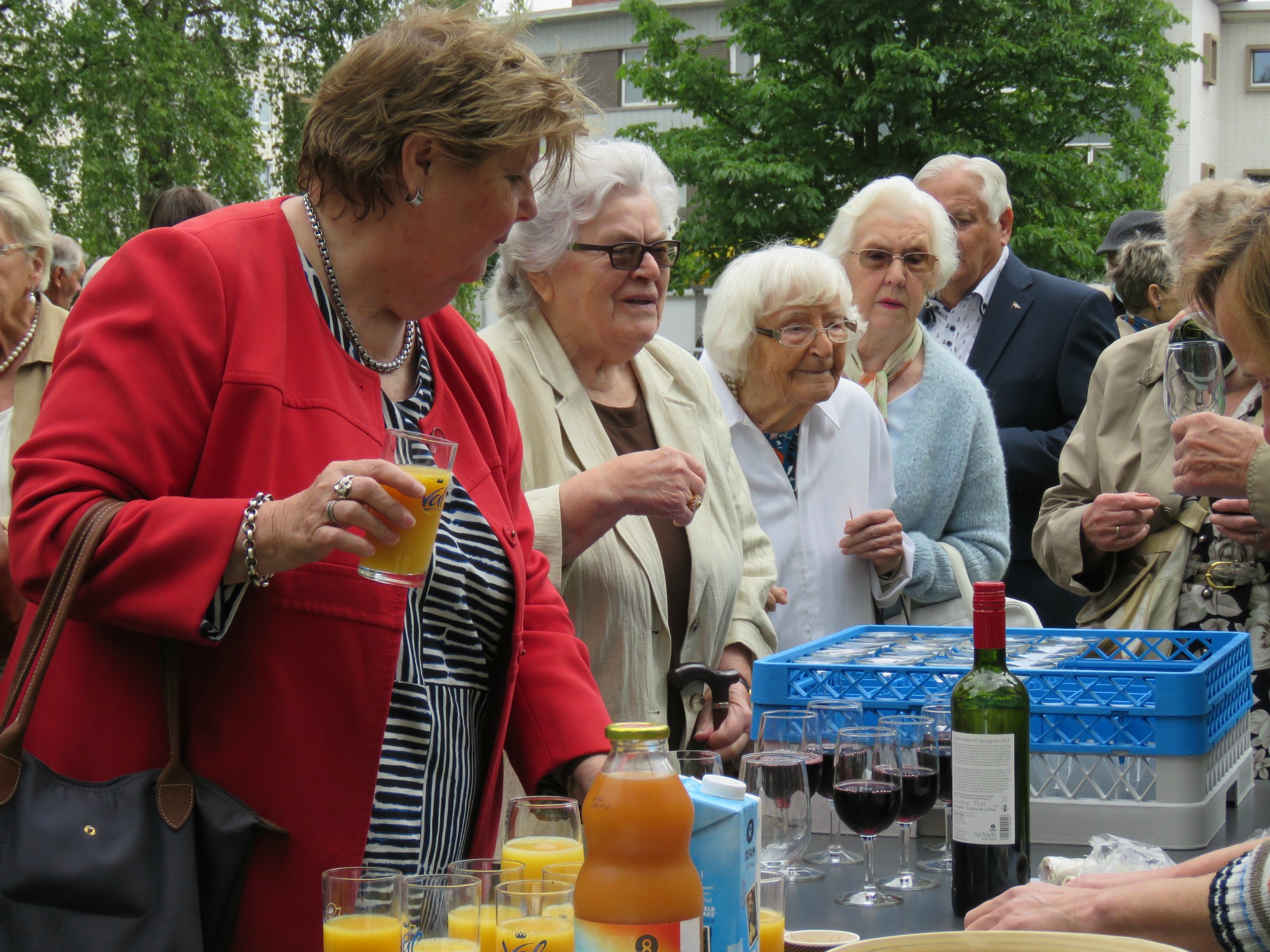 Viering Rerum Novarum - Receptie met deelmoment na de viering voor de Sint-Anna-ten-Drieënkerk, Antwerpen Linkeroever