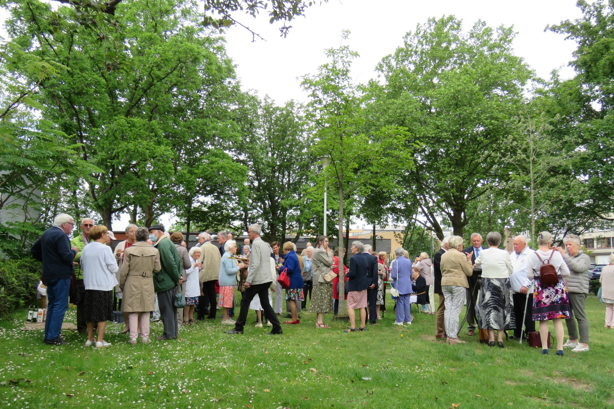 Viering Rerum Novarum - Receptie met deelmoment na de viering voor de Sint-Anna-ten-Drieënkerk, Antwerpen Linkeroever