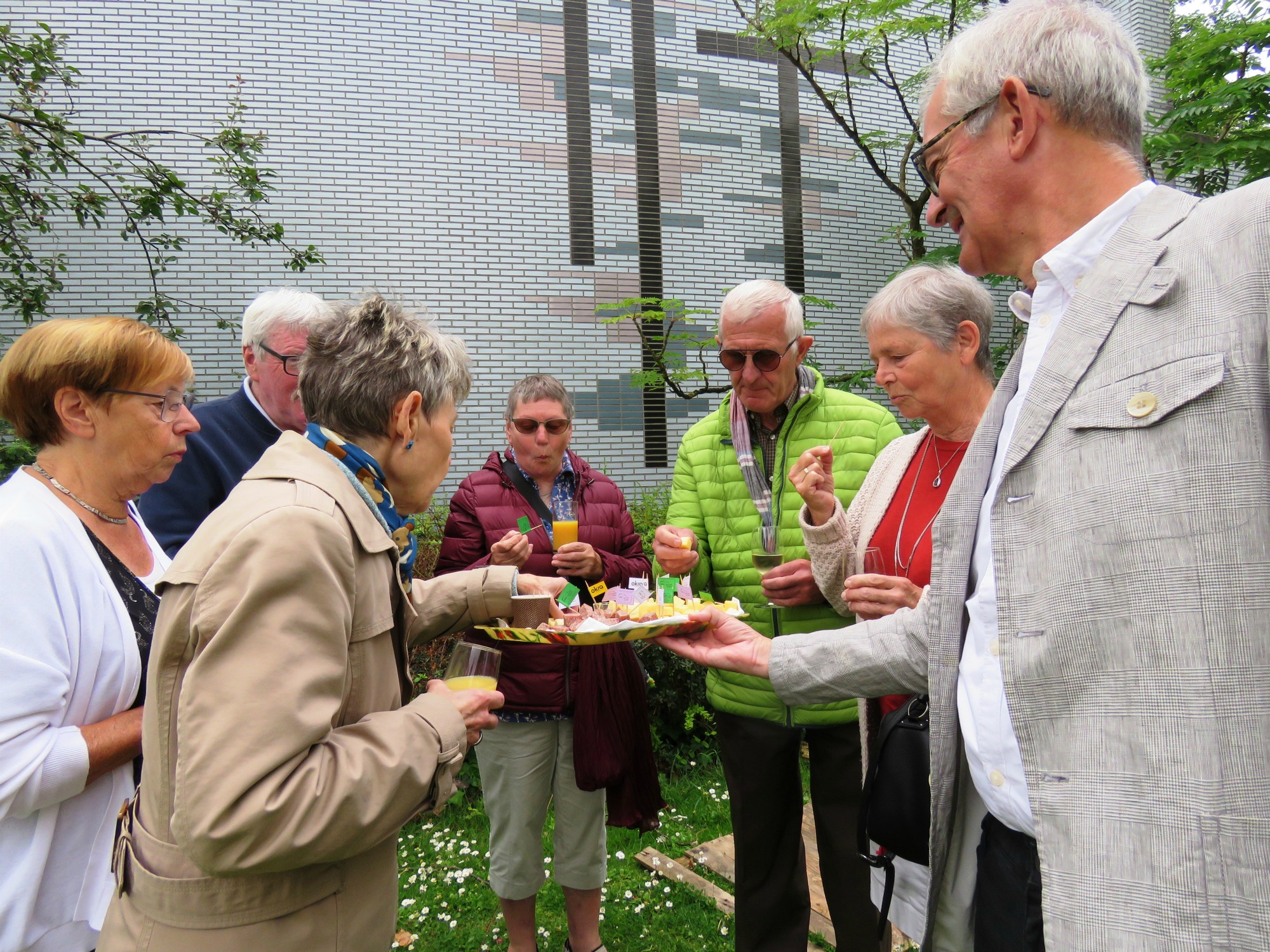 Viering Rerum Novarum - Receptie met deelmoment na de viering voor de Sint-Anna-ten-Drieënkerk, Antwerpen Linkeroever