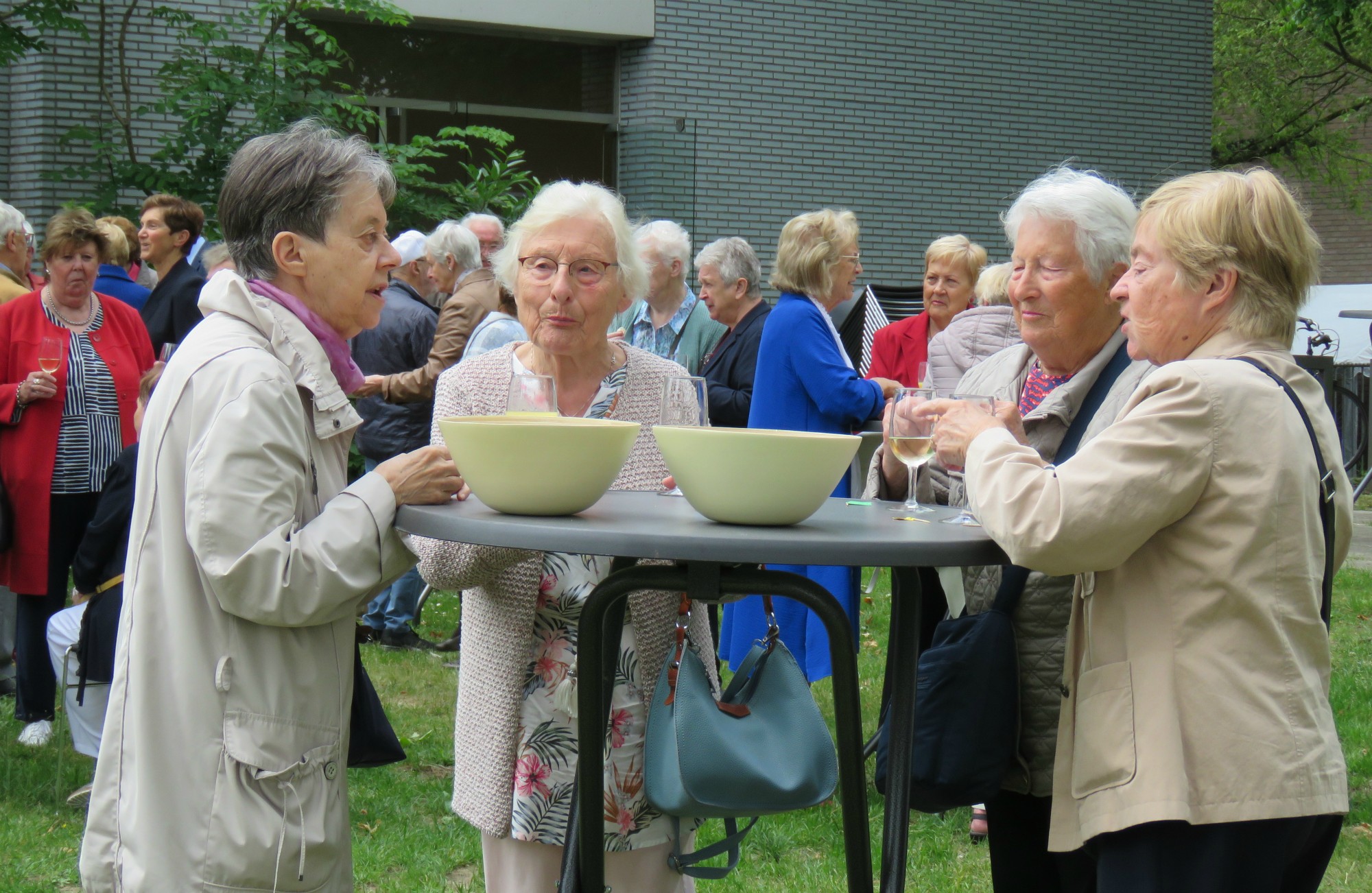 Viering Rerum Novarum - Receptie met deelmoment na de viering voor de Sint-Anna-ten-Drieënkerk, Antwerpen Linkeroever