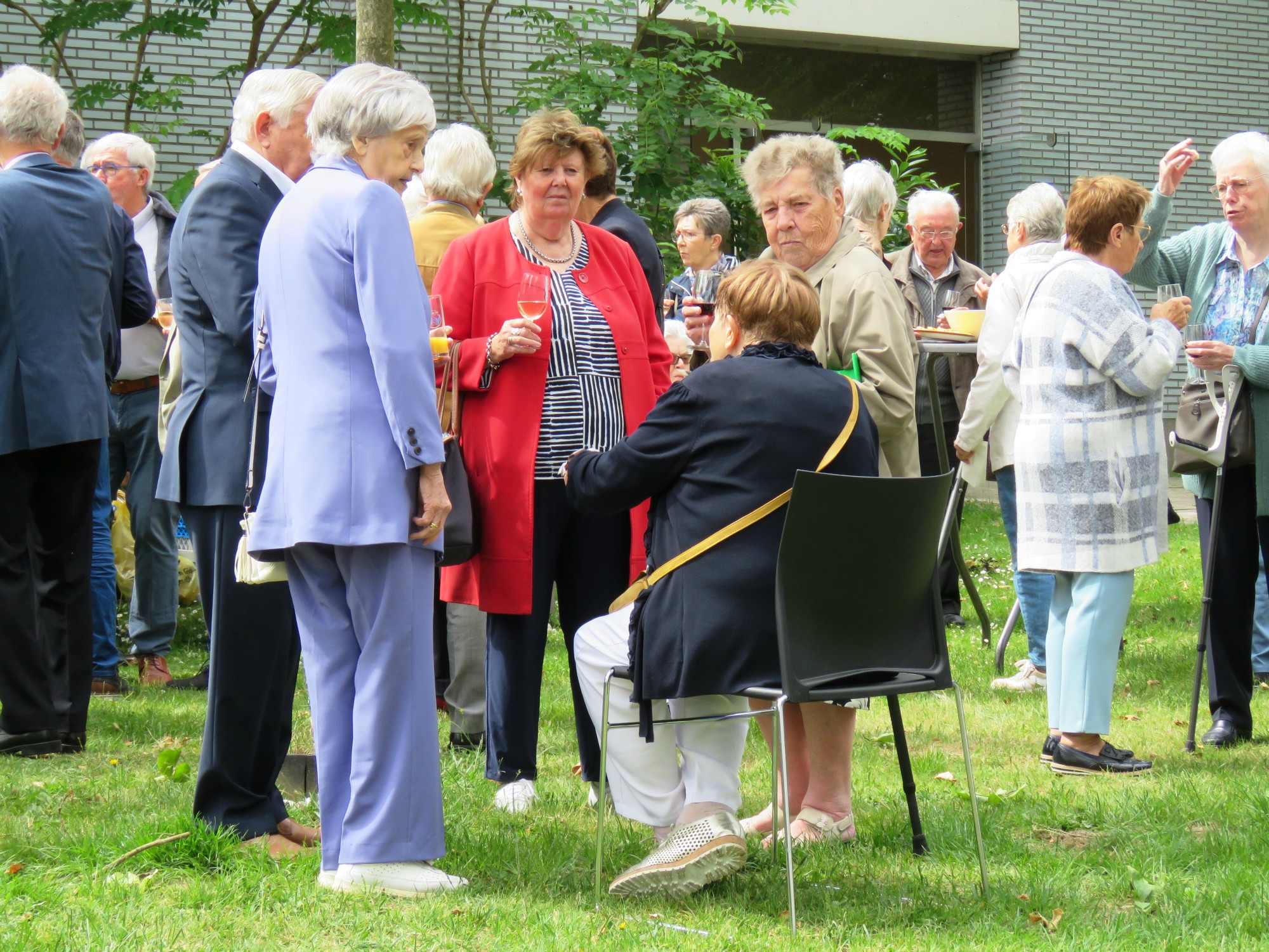 Viering Rerum Novarum - Receptie met deelmoment na de viering voor de Sint-Anna-ten-Drieënkerk, Antwerpen Linkeroever