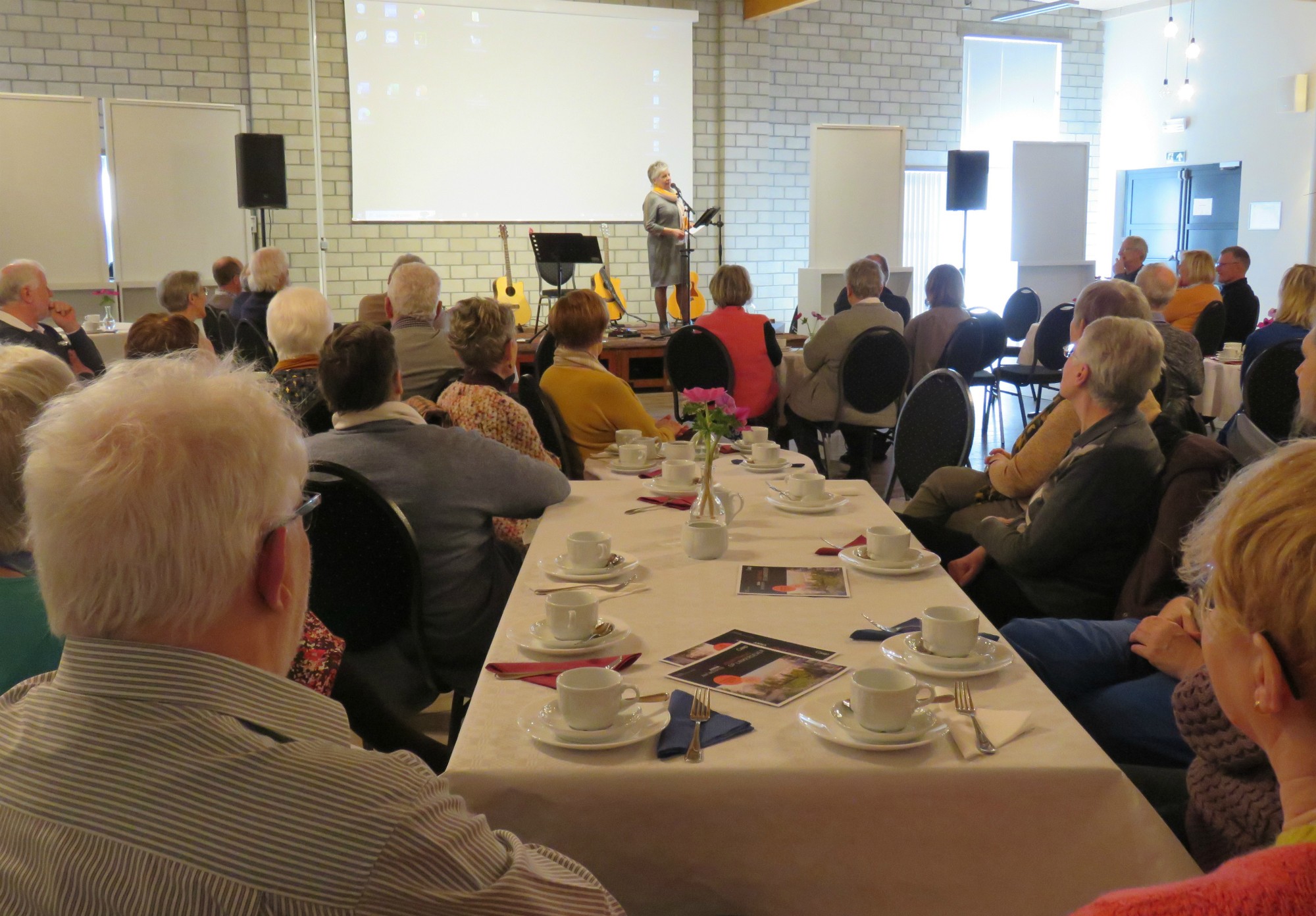Vrijwilligersfeest Sint-Anna-ten-Drieënparochie 2023 - Start met een kort filmpje over de vele radertjes