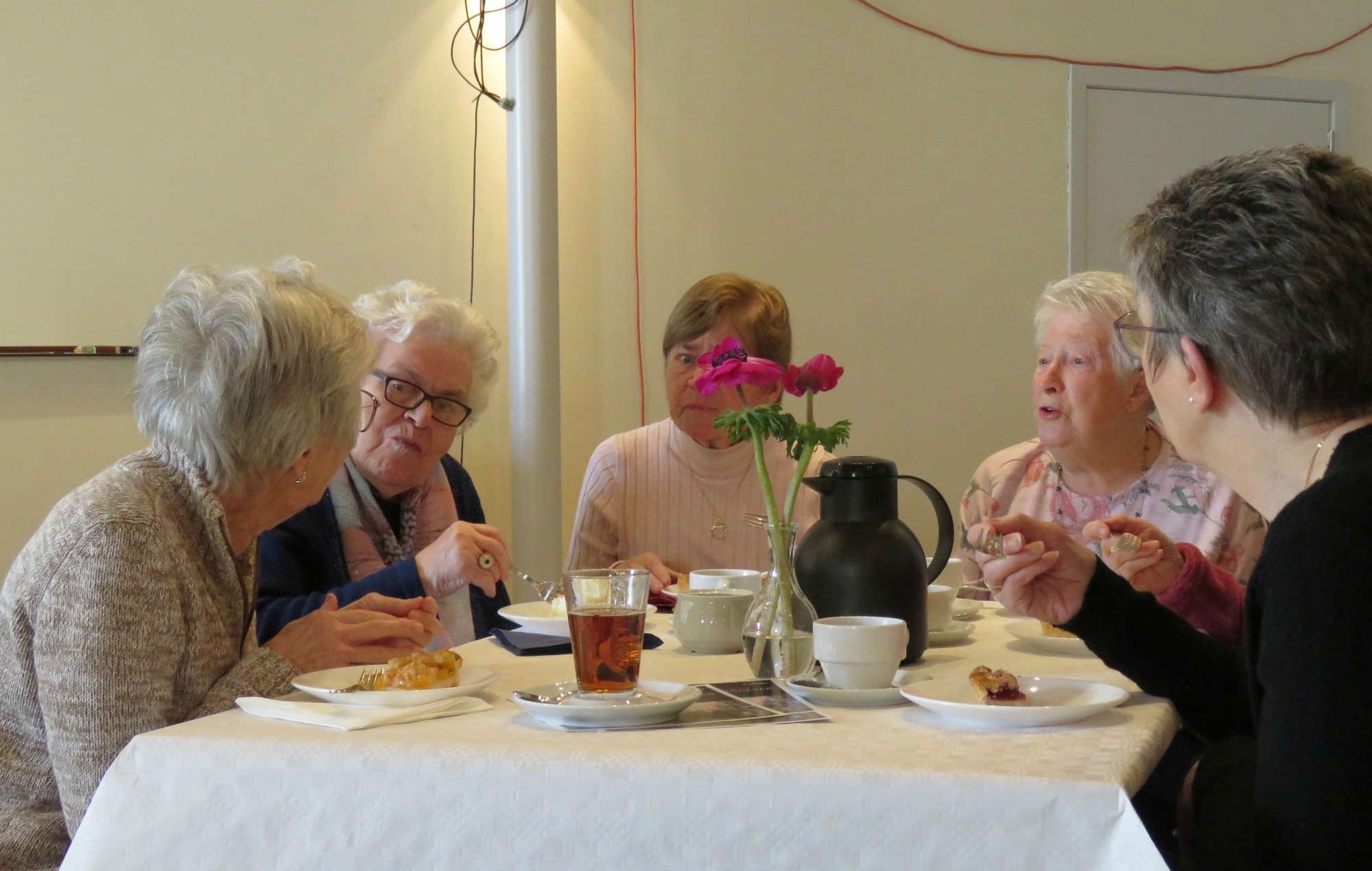 Vrijwilligersfeest Sint-Anna-ten-Drieënparochie 2023 - Met taart en koffie of thee