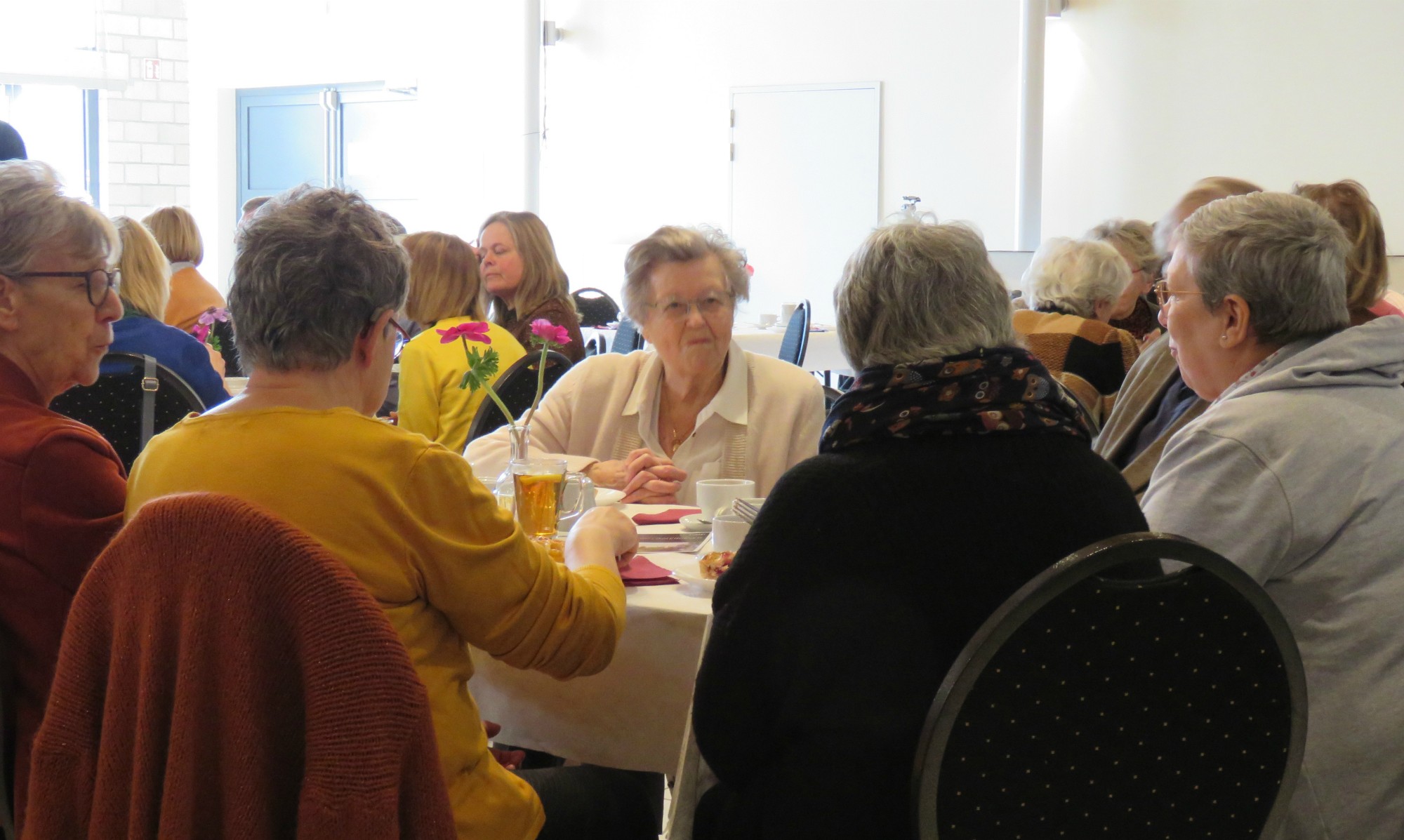 Vrijwilligersfeest Sint-Anna-ten-Drieënparochie 2023 - Met taart en koffie of thee