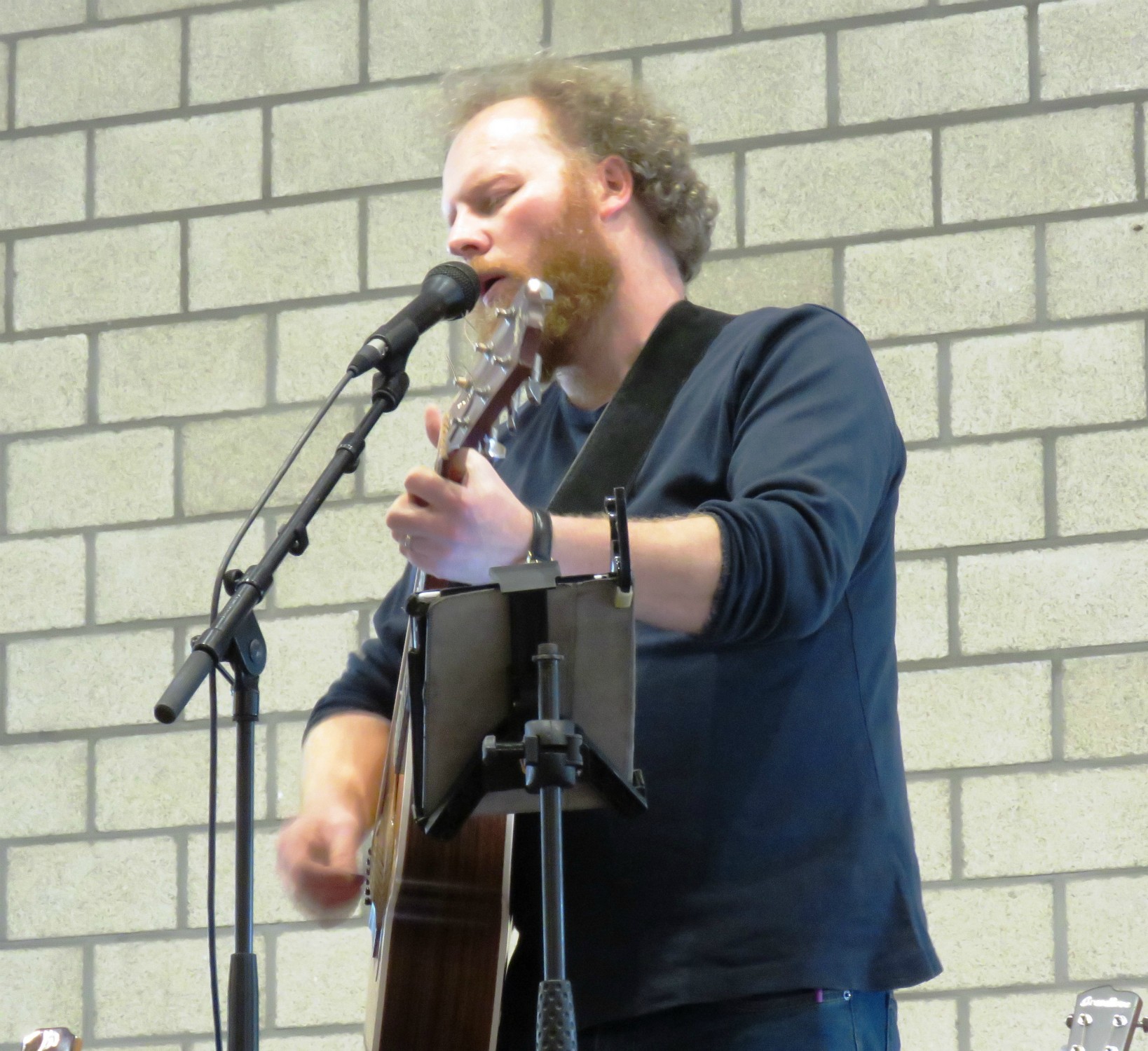 Deel twee van de liedjes door troubadour Koen Dewulf met een collega muzikant, ook met gekende liedjes