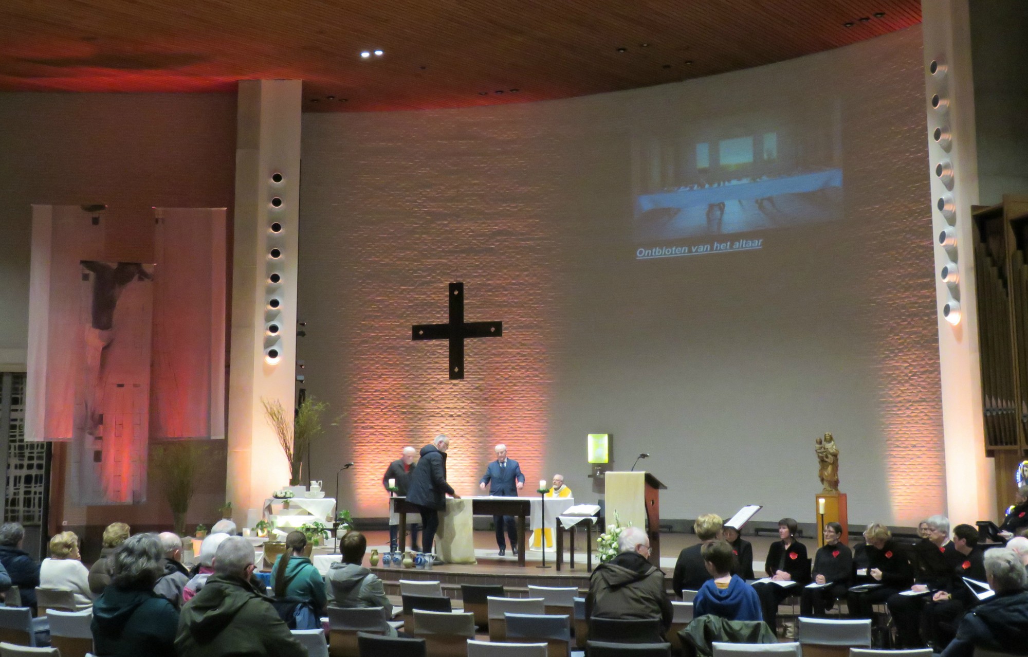 Witte Donderdag | Voetwassing | Sint-Annakoor o.l.v. Myriam Baert, Joannes Thuy, orgel |  Sint-Anna-ten-Drieënkerk, Antwerpen Linkeroever