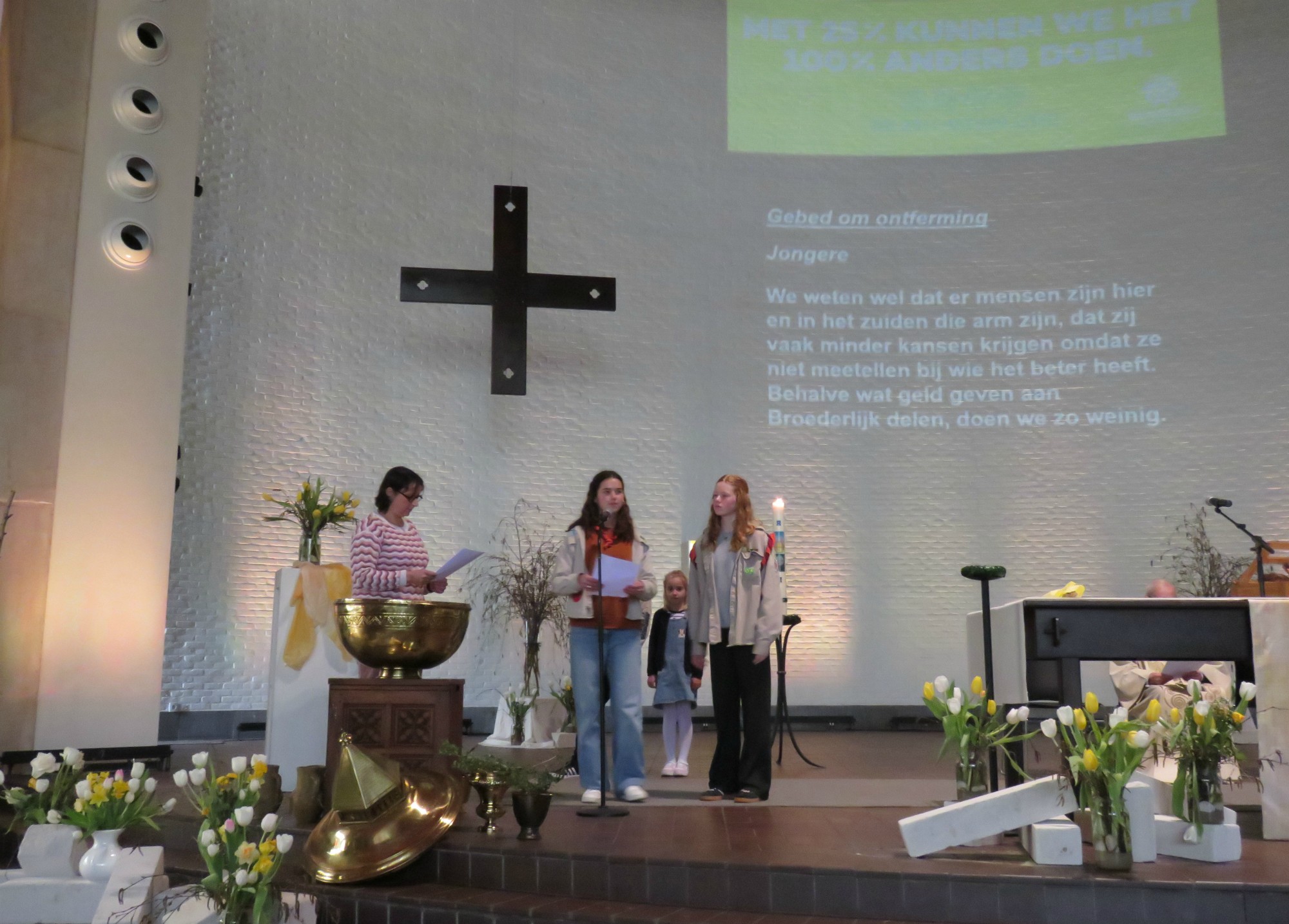 Pasen | Wegwijzerviering | Gebed om ontferming door een eerste communicant, vormeling en scouts