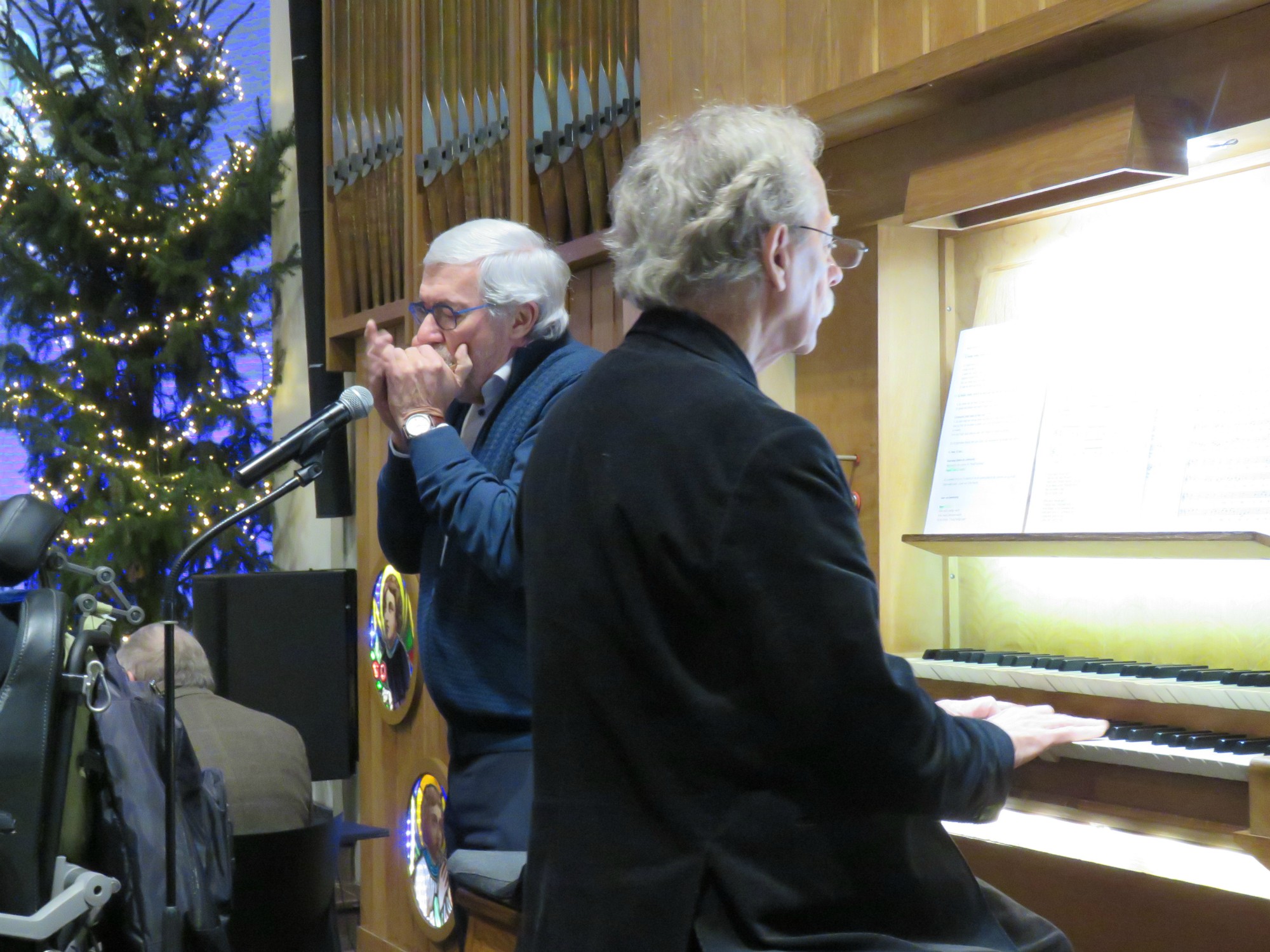 Kerstviering - Stille Nacht door Jan Van Noten, Joannes Thuy en het Sint-Annakoor o.l.v Myriam Baert
