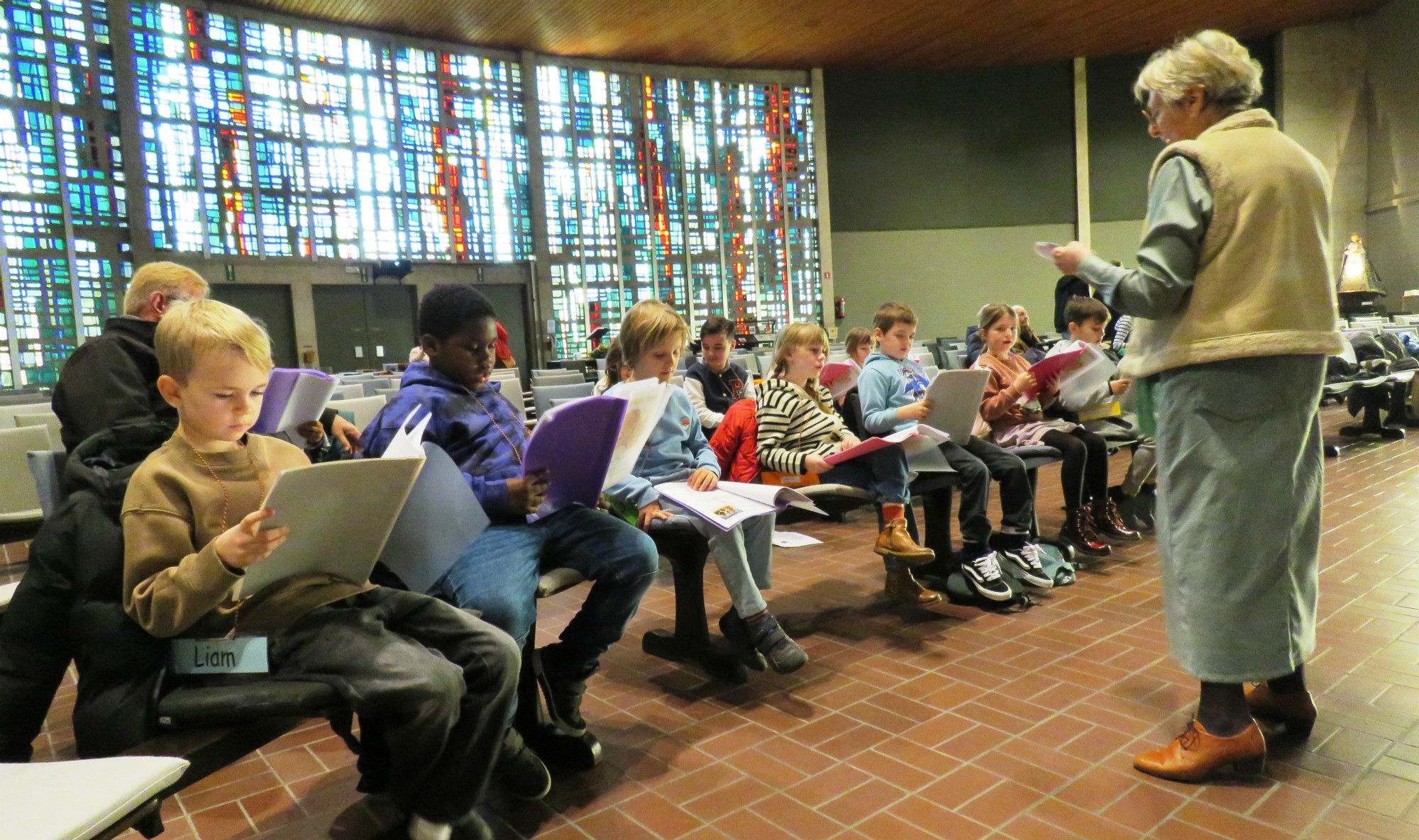 Oefenen in de kerk met Diane, want juf Marianne had geen stem