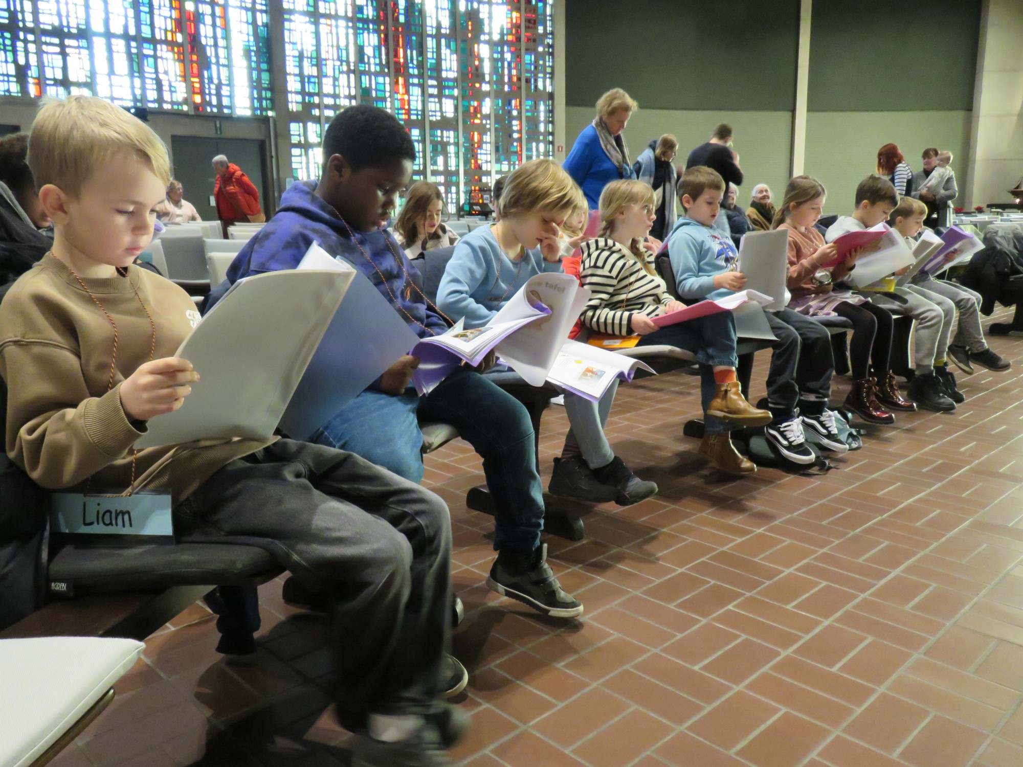 Oefenen in de kerk met Diane, want juf Marianne had geen stem