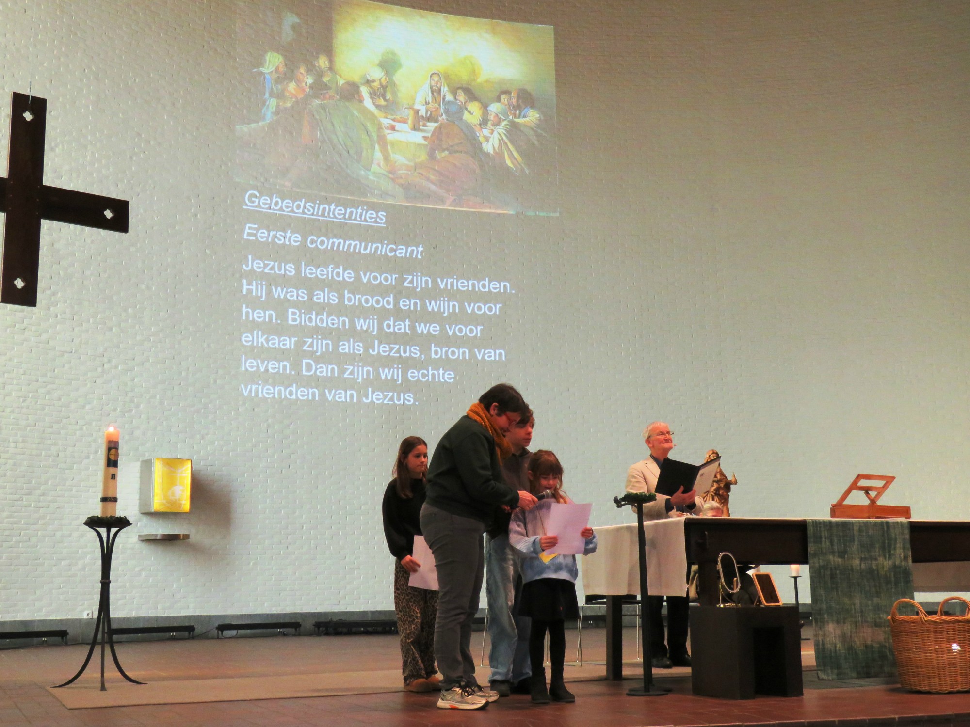 Wegwijzerviering - Gebedsintenties door een vormeling en eerste communicant